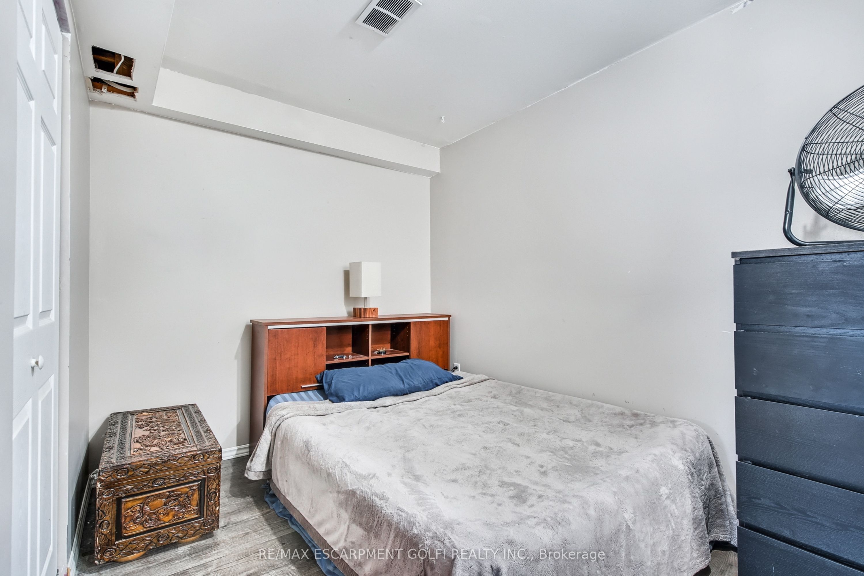 4553 Sussex Drive Property Photo 24