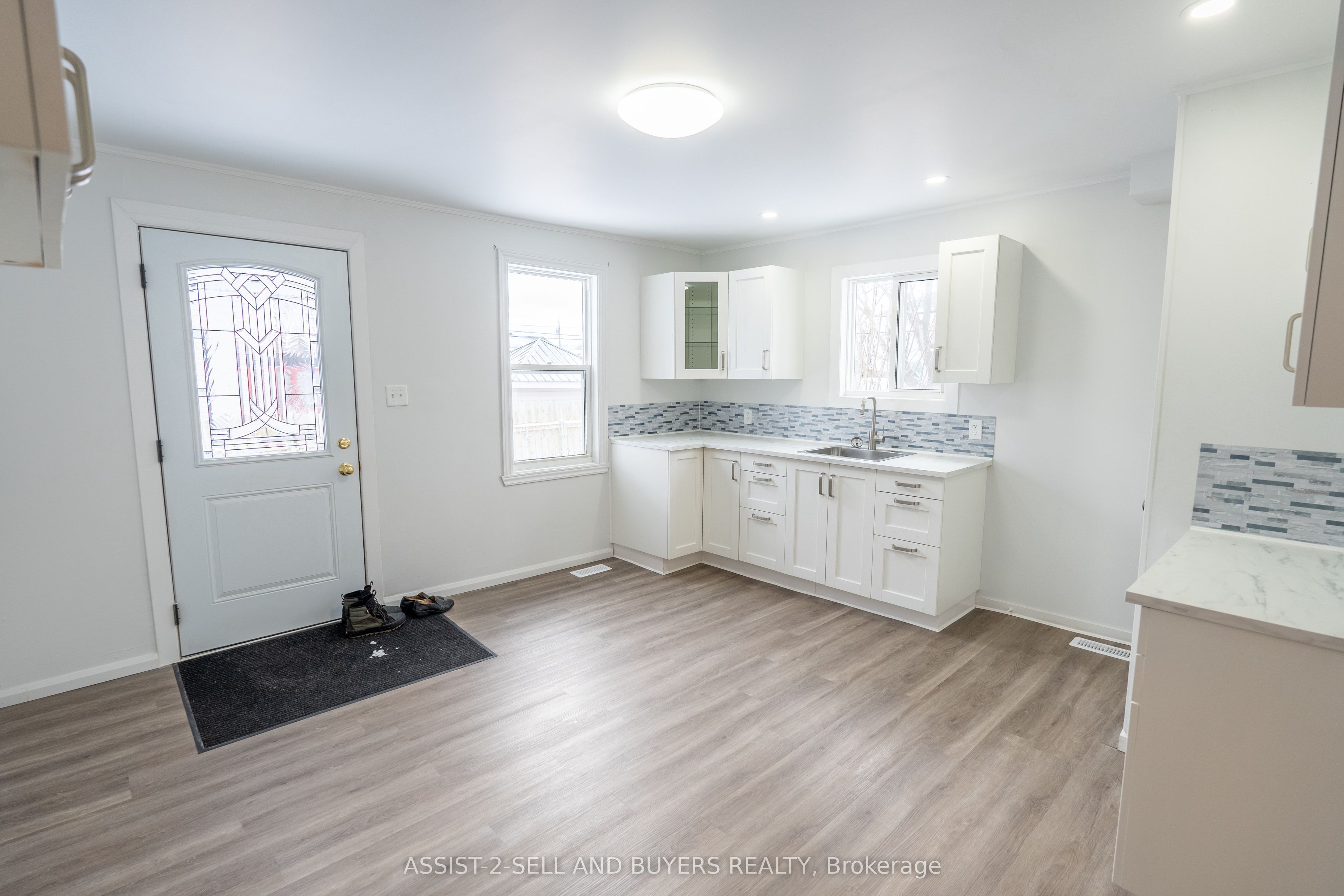 3024 Pitt Street Property Photo 5