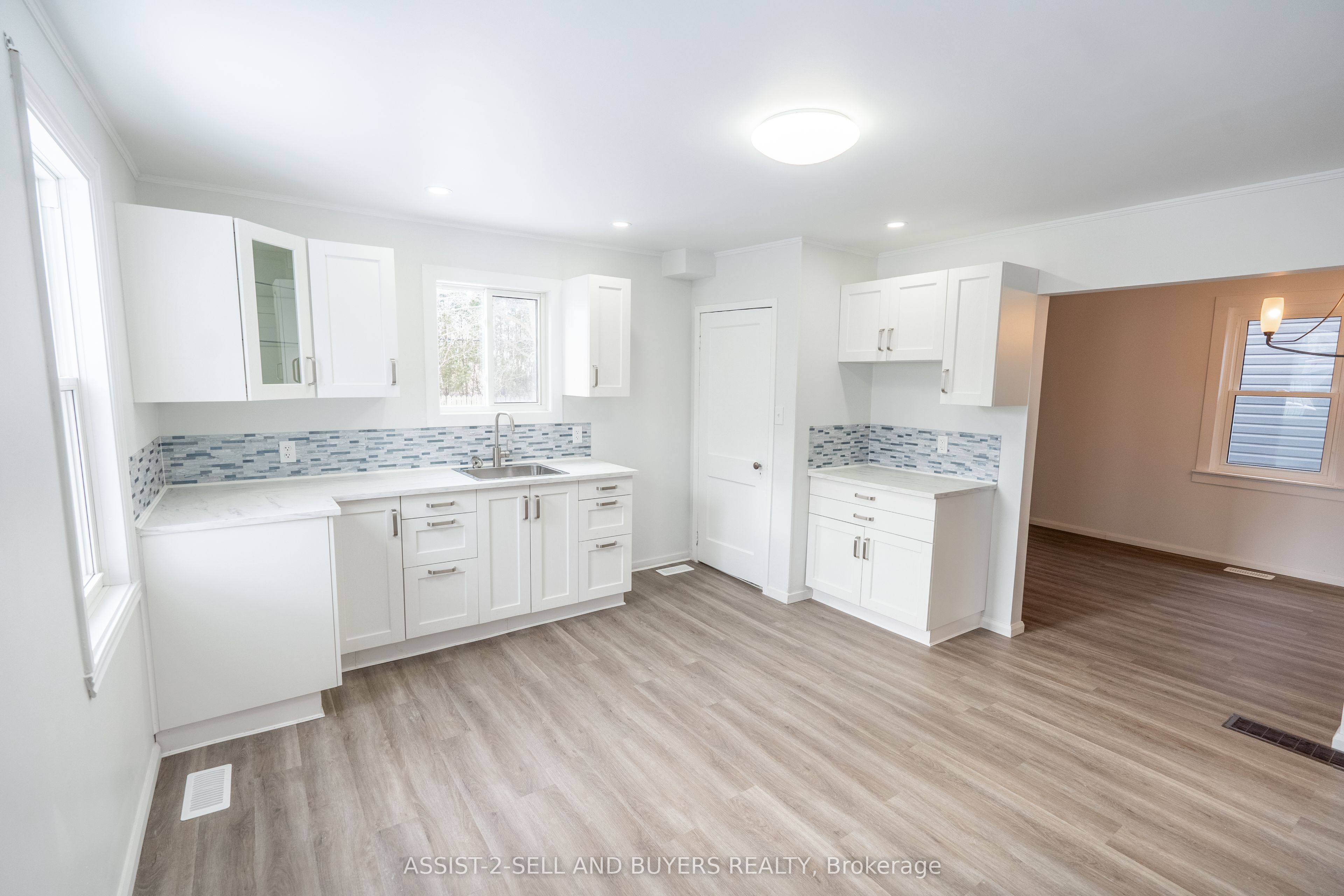 3024 Pitt Street Property Photo 6