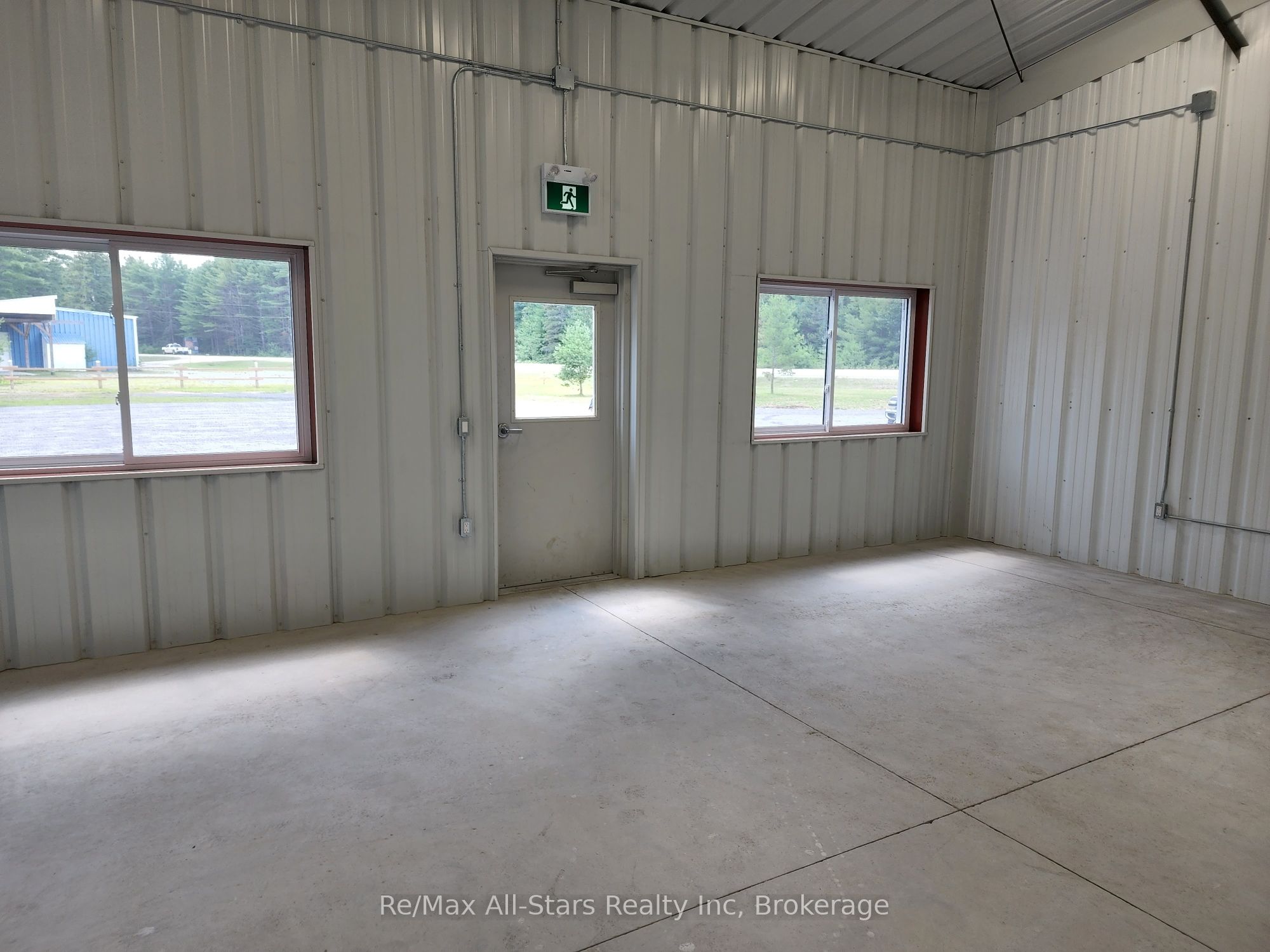 #unit 2 - 25754 35 Highway N Road Property Photo 6