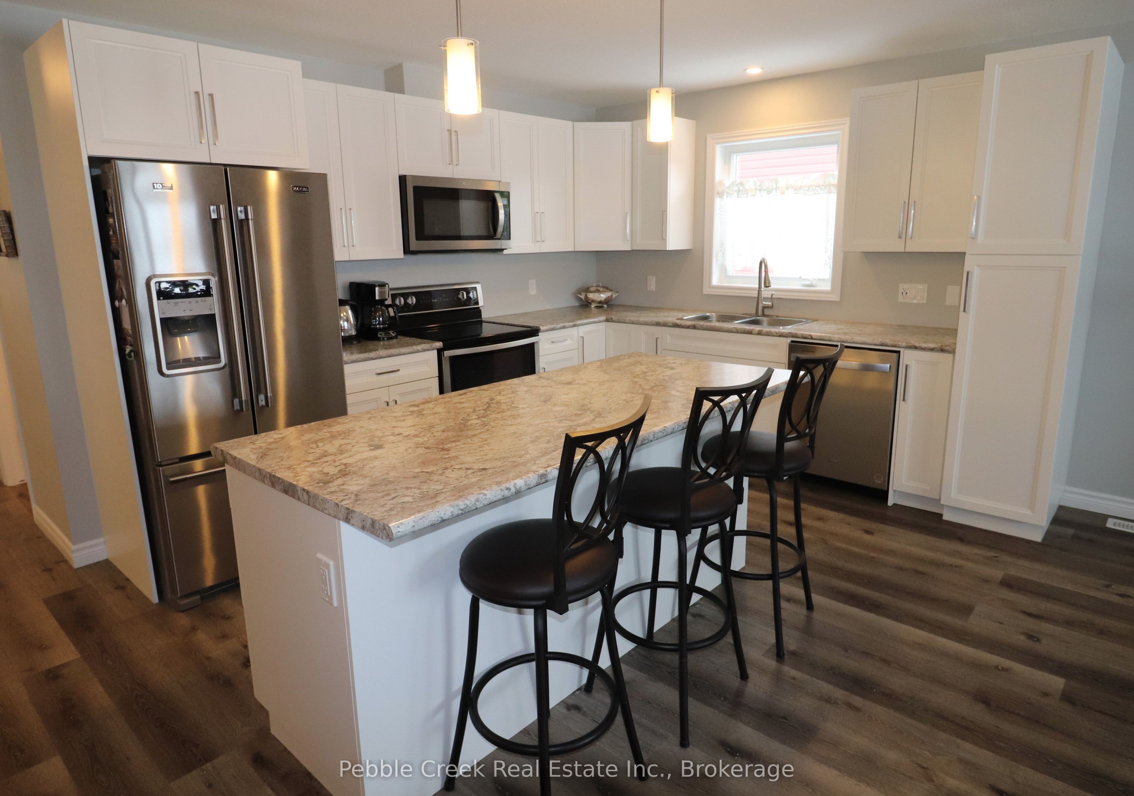 86 Huron Heights Drive Property Photo 7