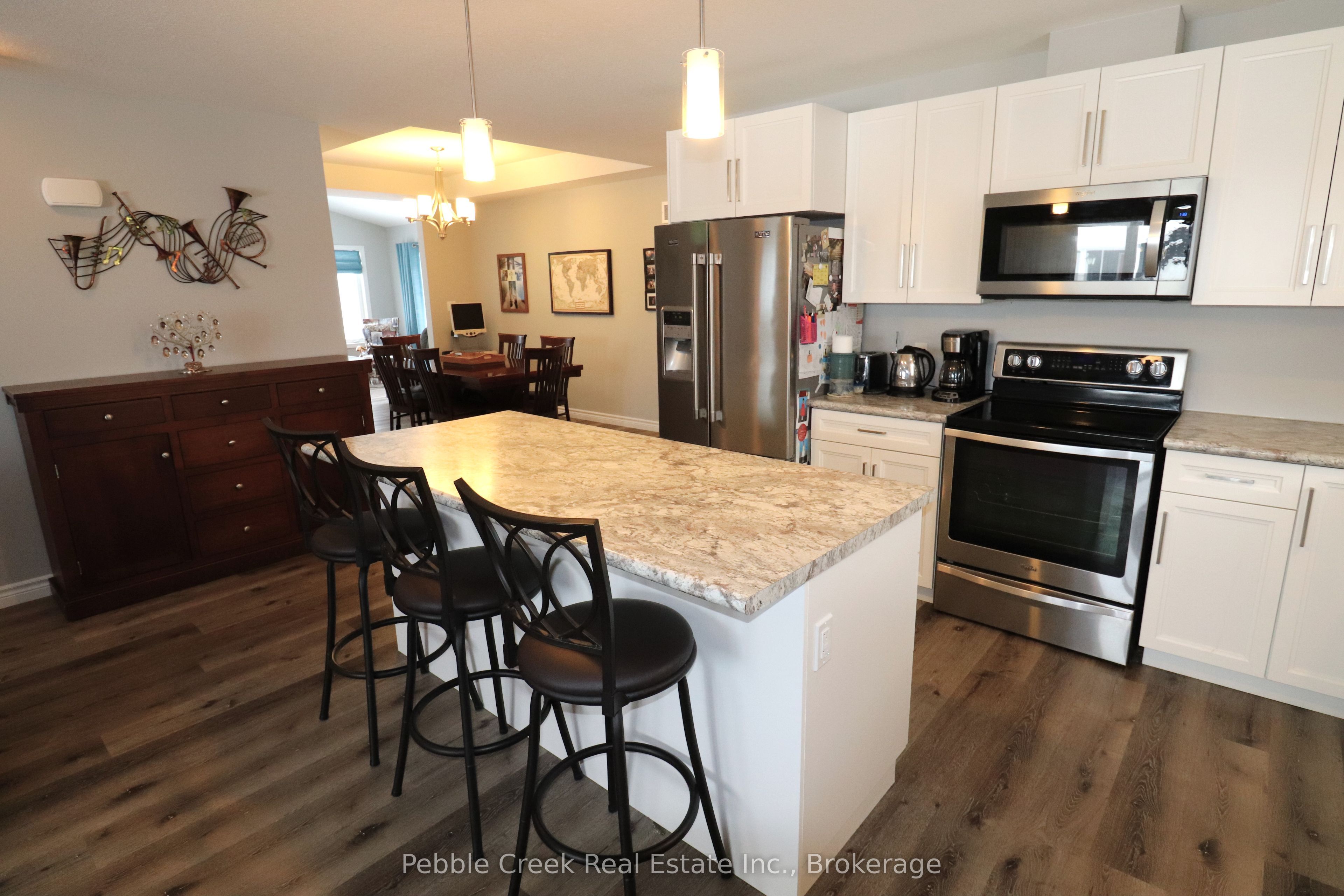 86 Huron Heights Drive Property Photo 10
