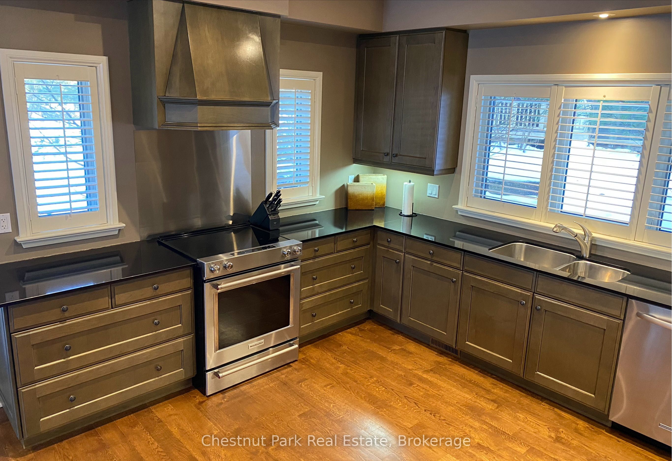 #46 - 3876 Muskoka Road 118 W Property Photo 14