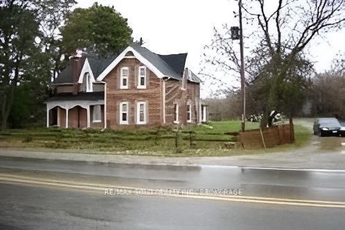 934284 Airport Road Property Photo 3