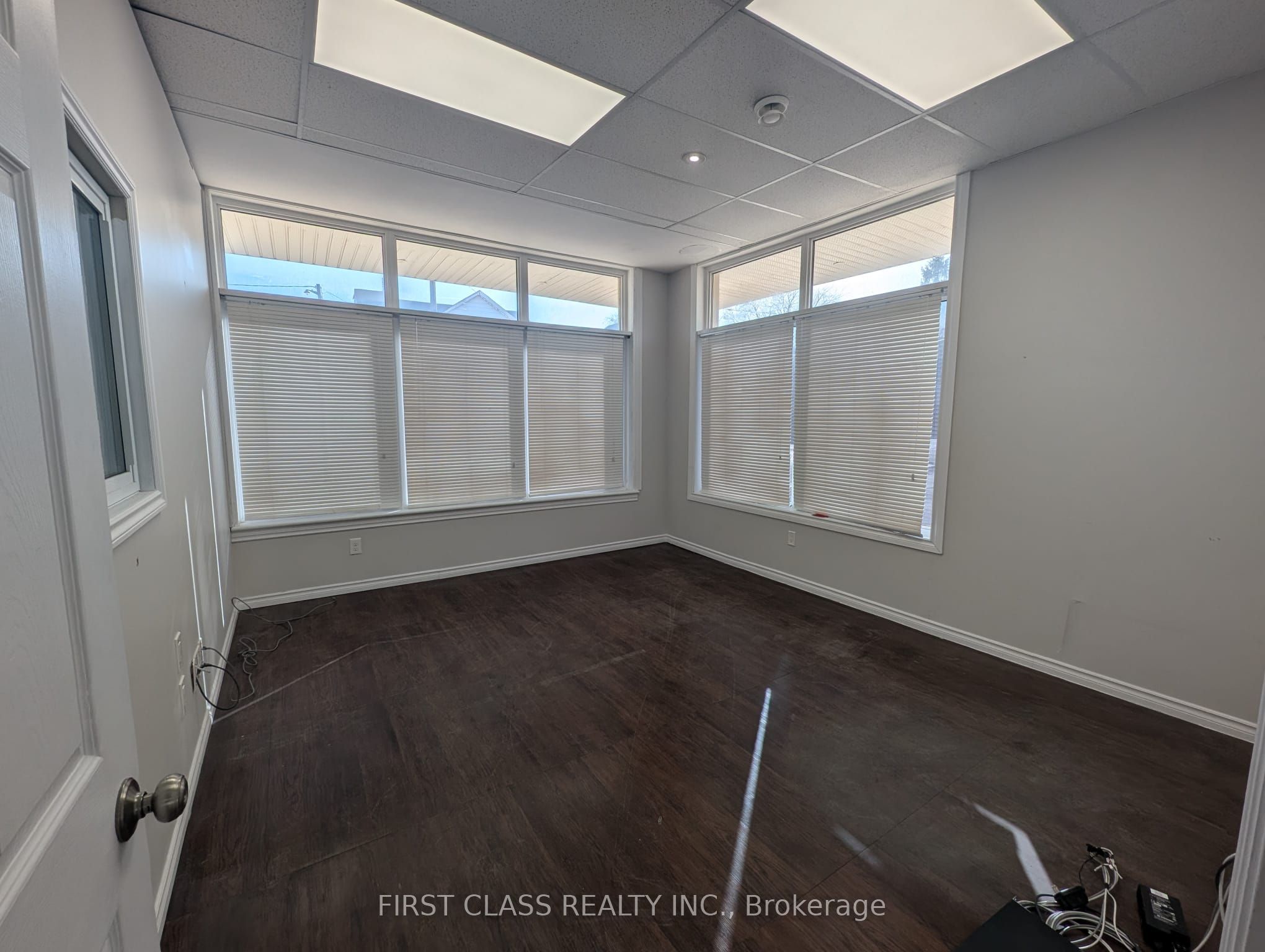 #a - 69 Eastchester Avenue Property Photo 6