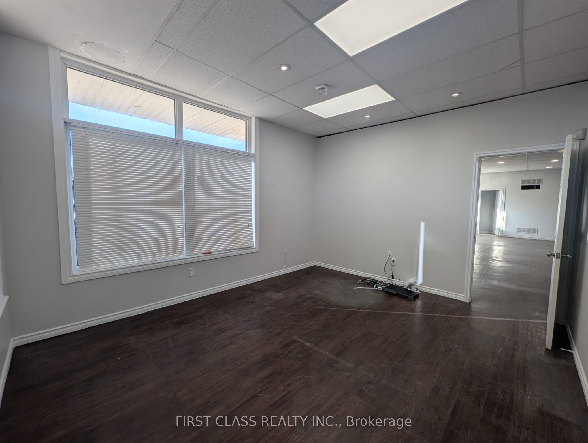 #a - 69 Eastchester Avenue Property Photo 7