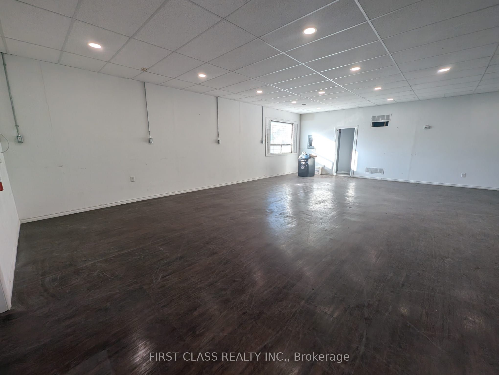 #a - 69 Eastchester Avenue Property Photo 11