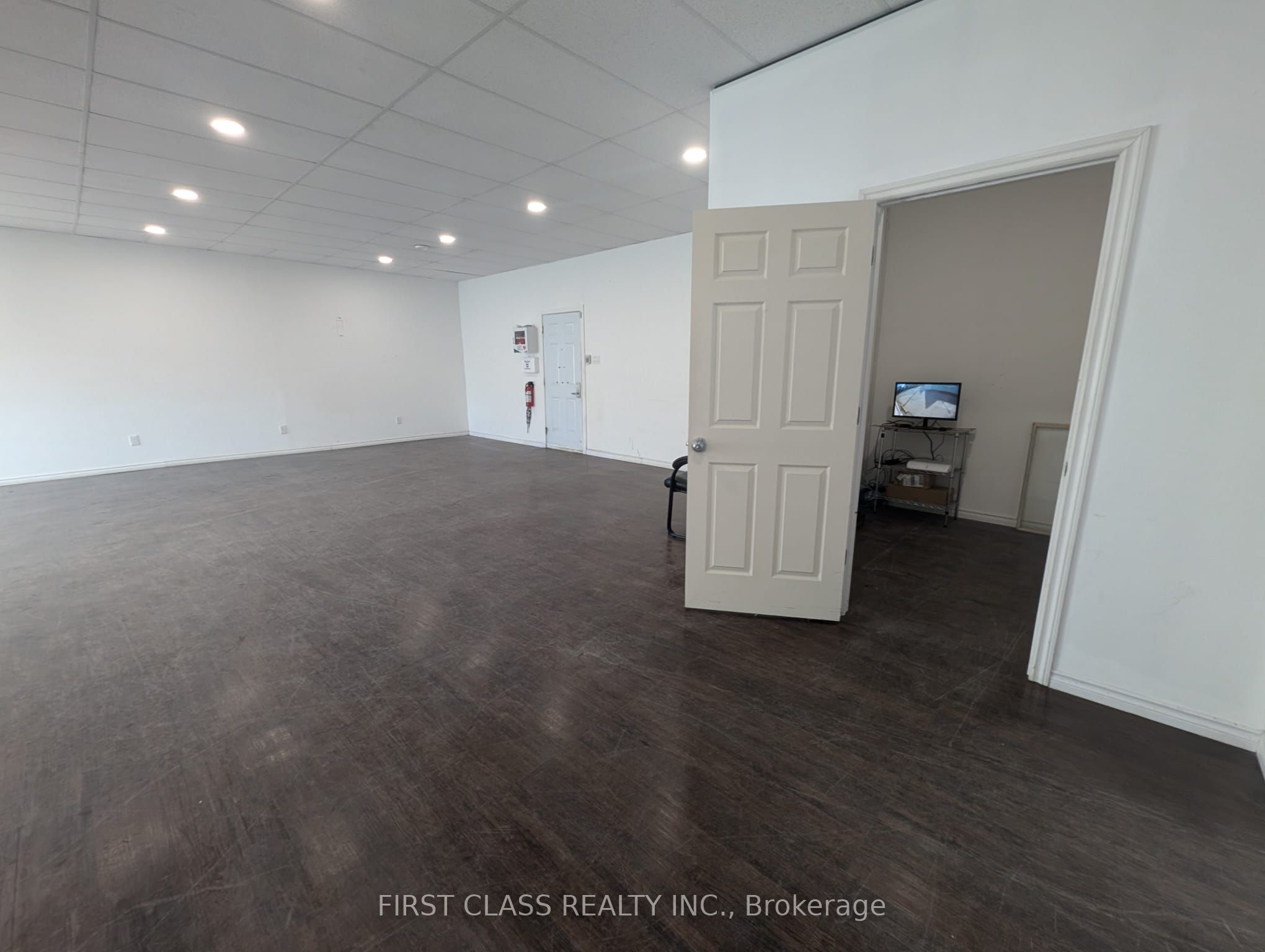 #a - 69 Eastchester Avenue Property Photo 12