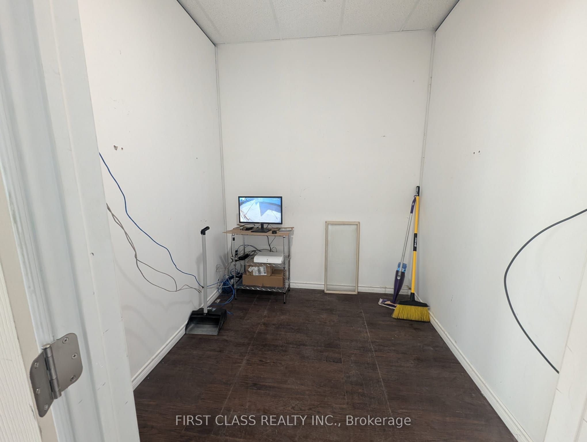 #a - 69 Eastchester Avenue Property Photo 13