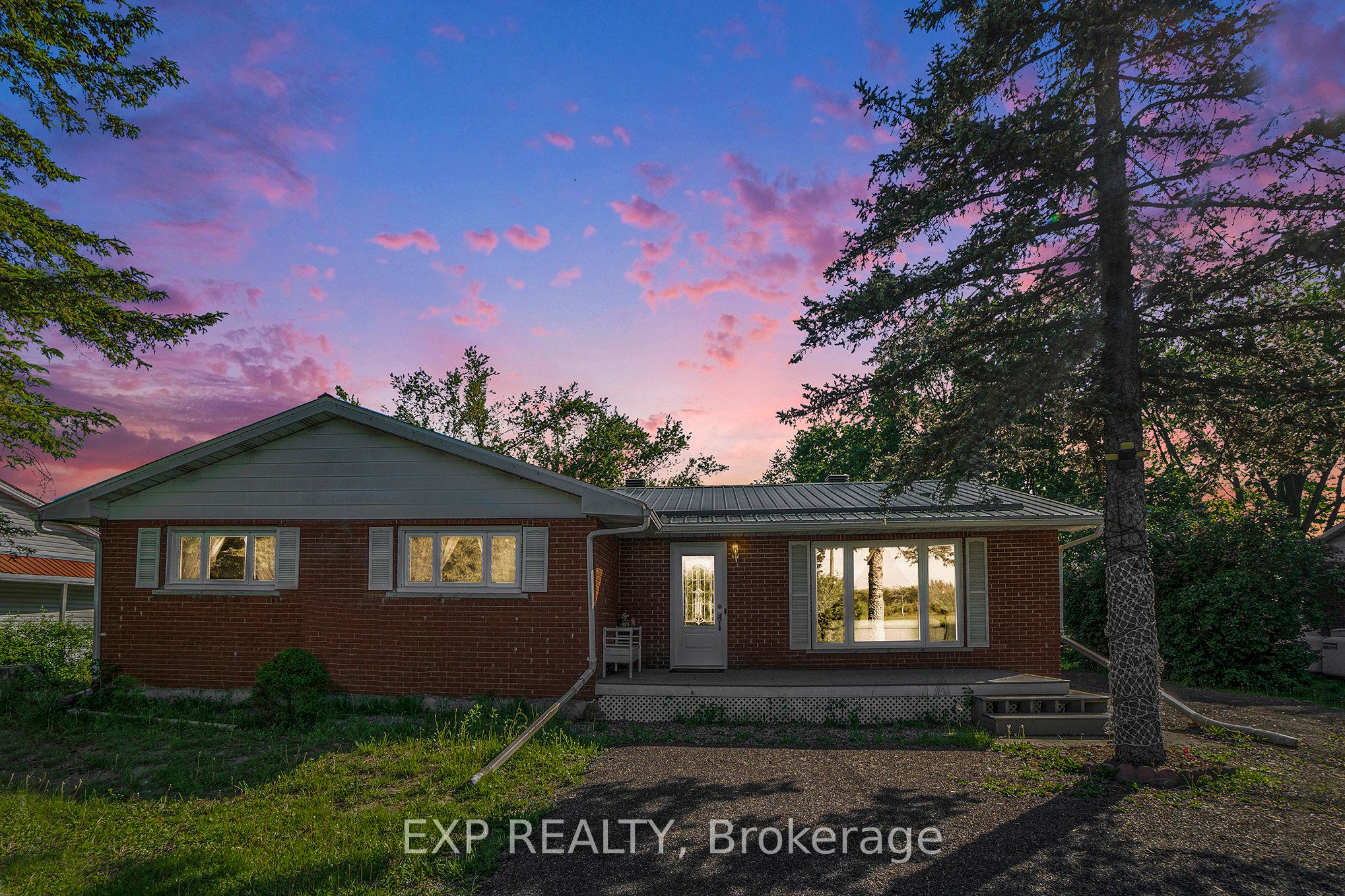 450 Queen Street Property Photo