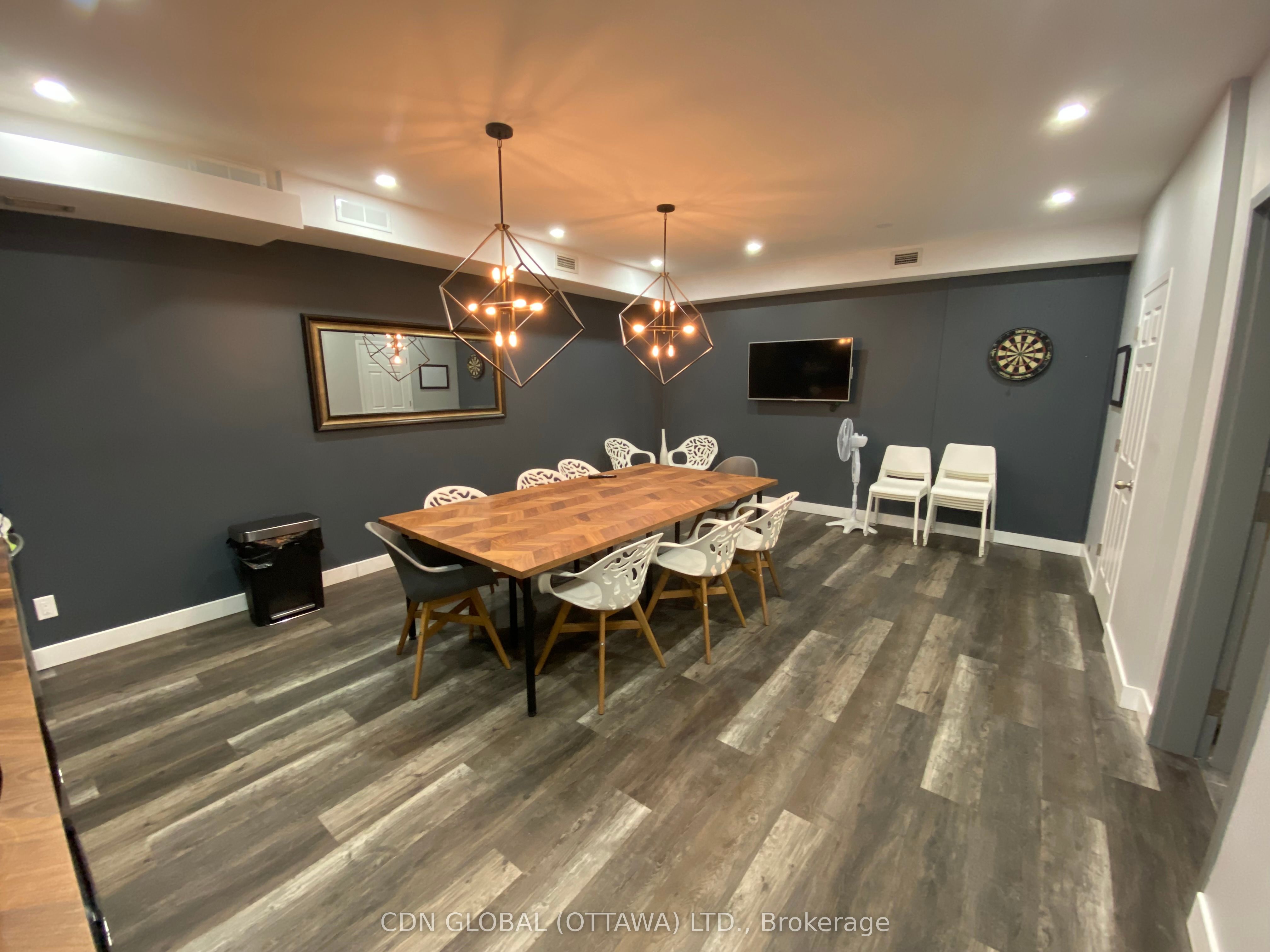 #501 - 2725 Queensview Drive Property Photo 4