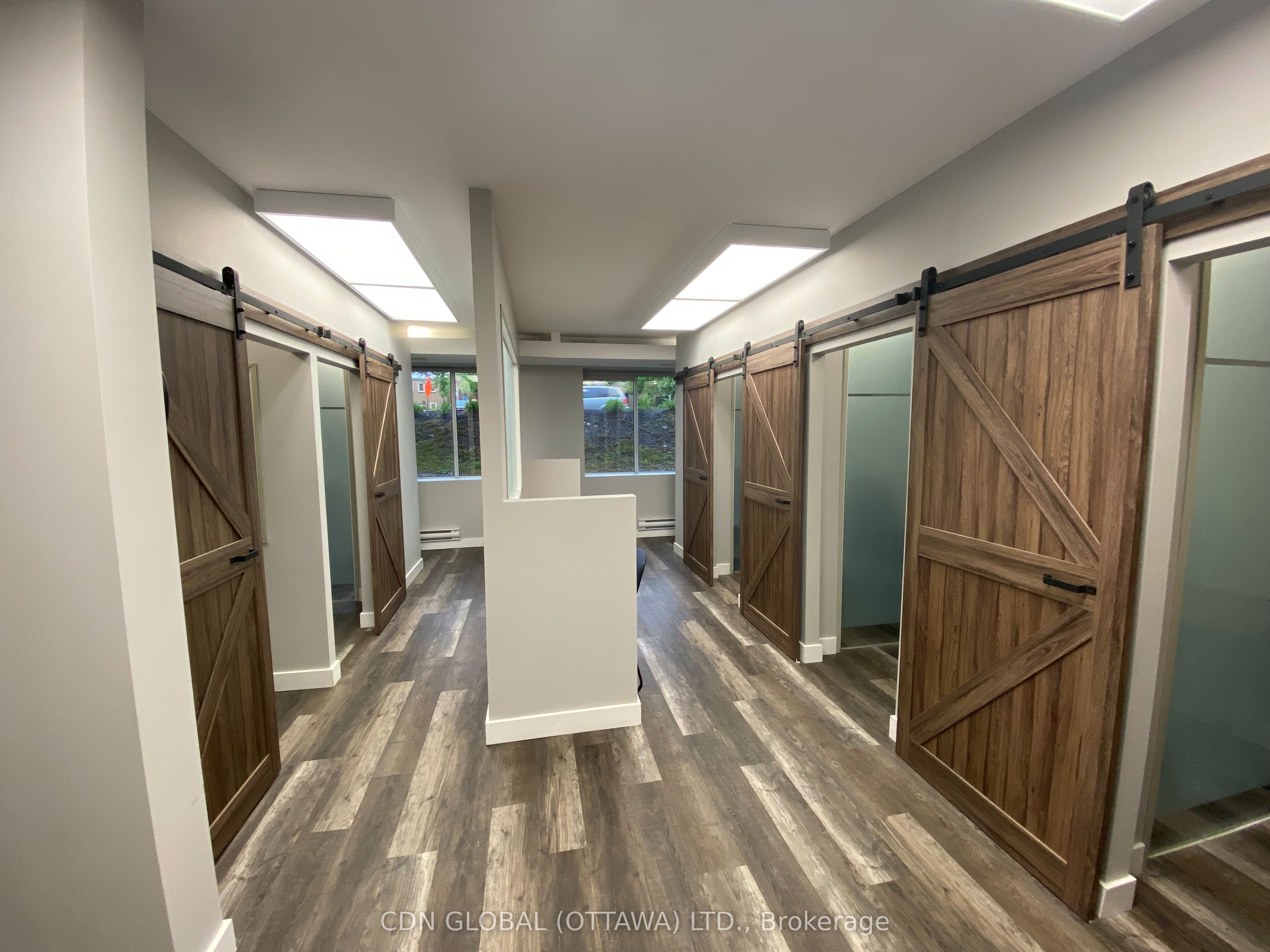 #501 - 2725 Queensview Drive Property Photo 6