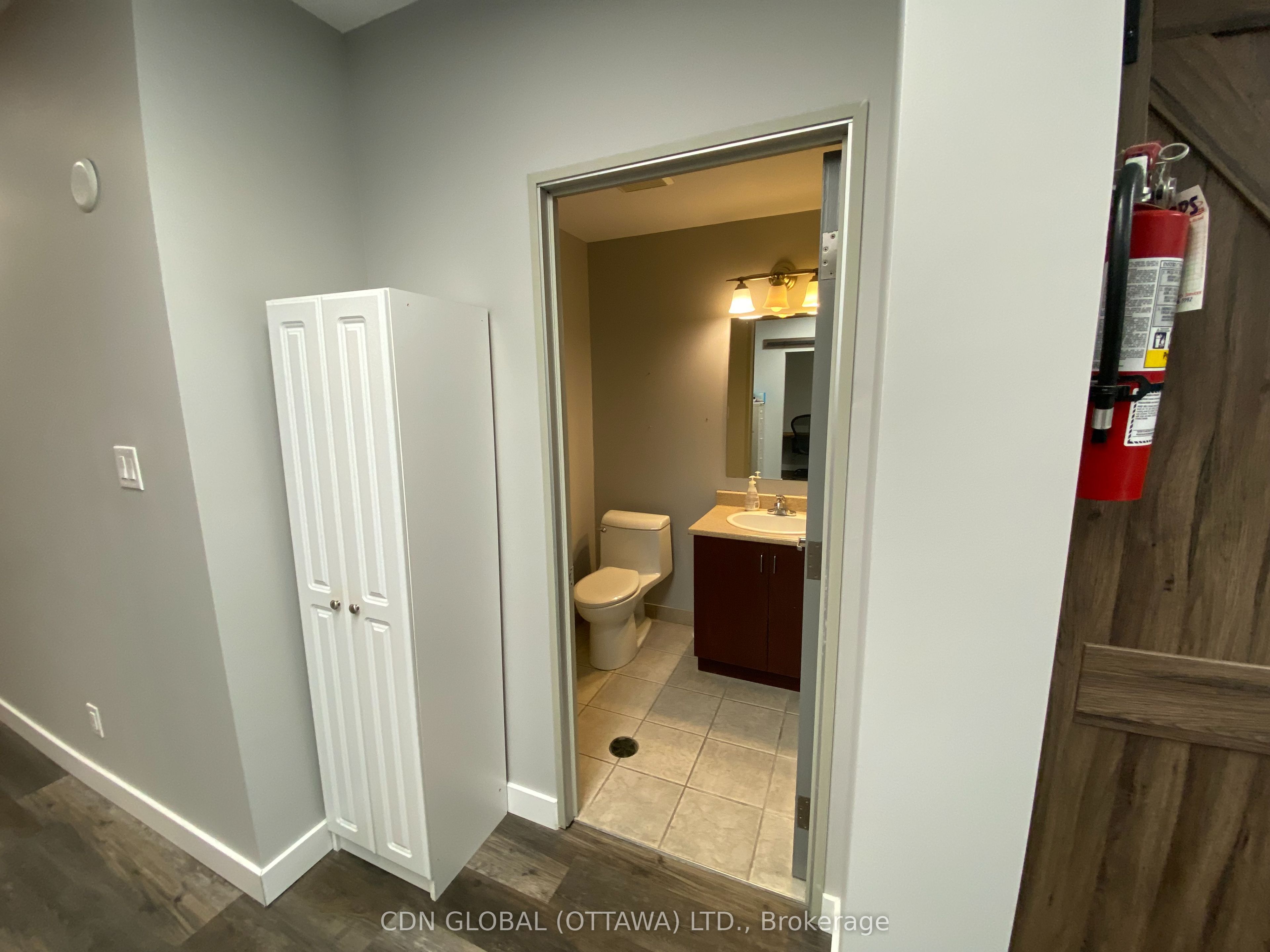 #501 - 2725 Queensview Drive Property Photo 7
