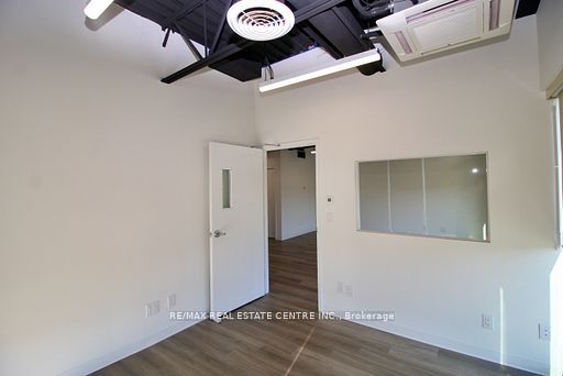 #16 - 587 Hanlon Creek Boulevard Property Photo 8