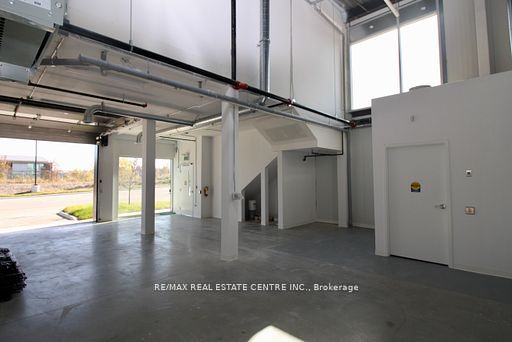 #16 - 587 Hanlon Creek Boulevard Property Photo 11