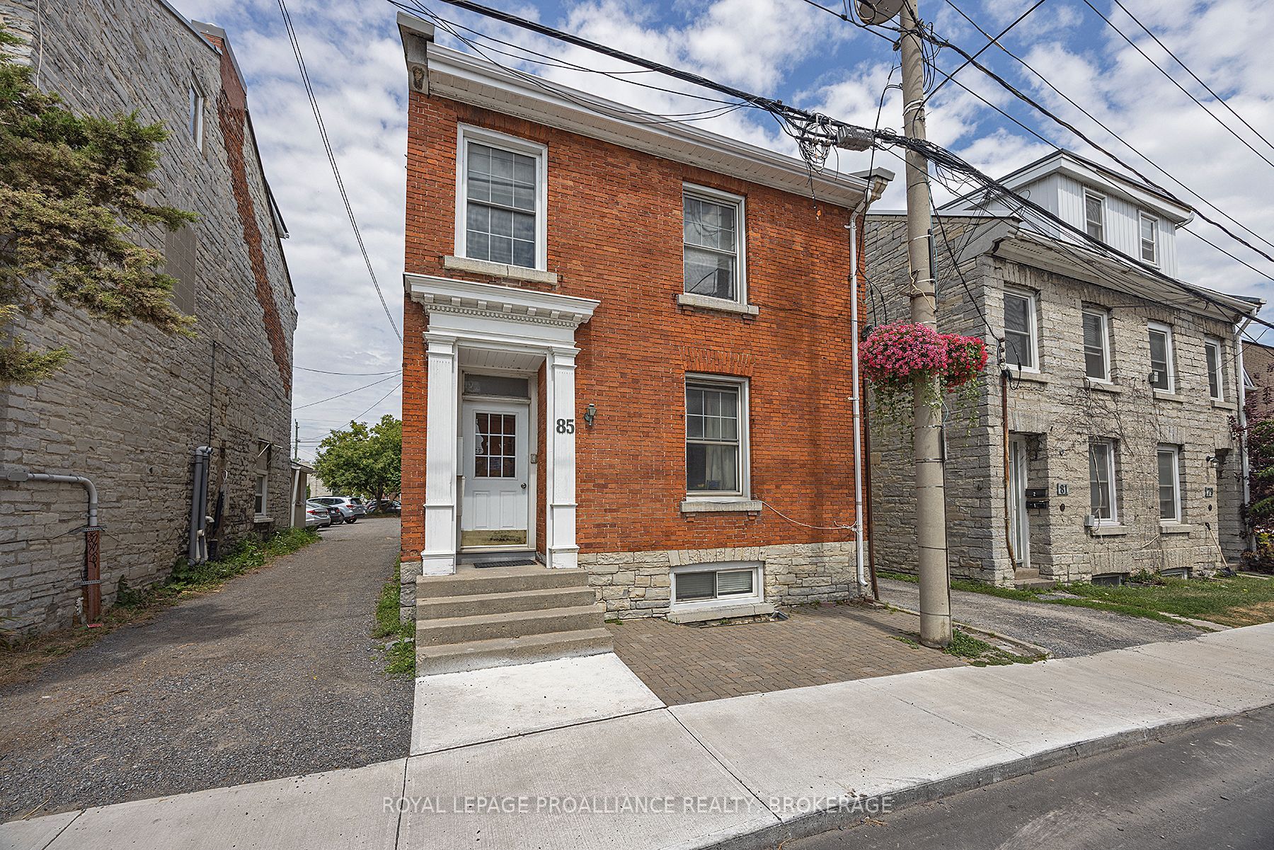 85 Queen Street Property Photo 3
