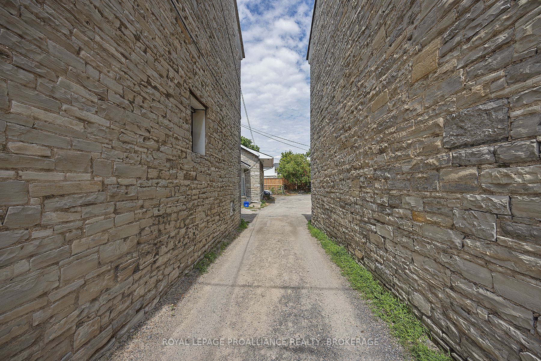 85 Queen Street Property Photo 6
