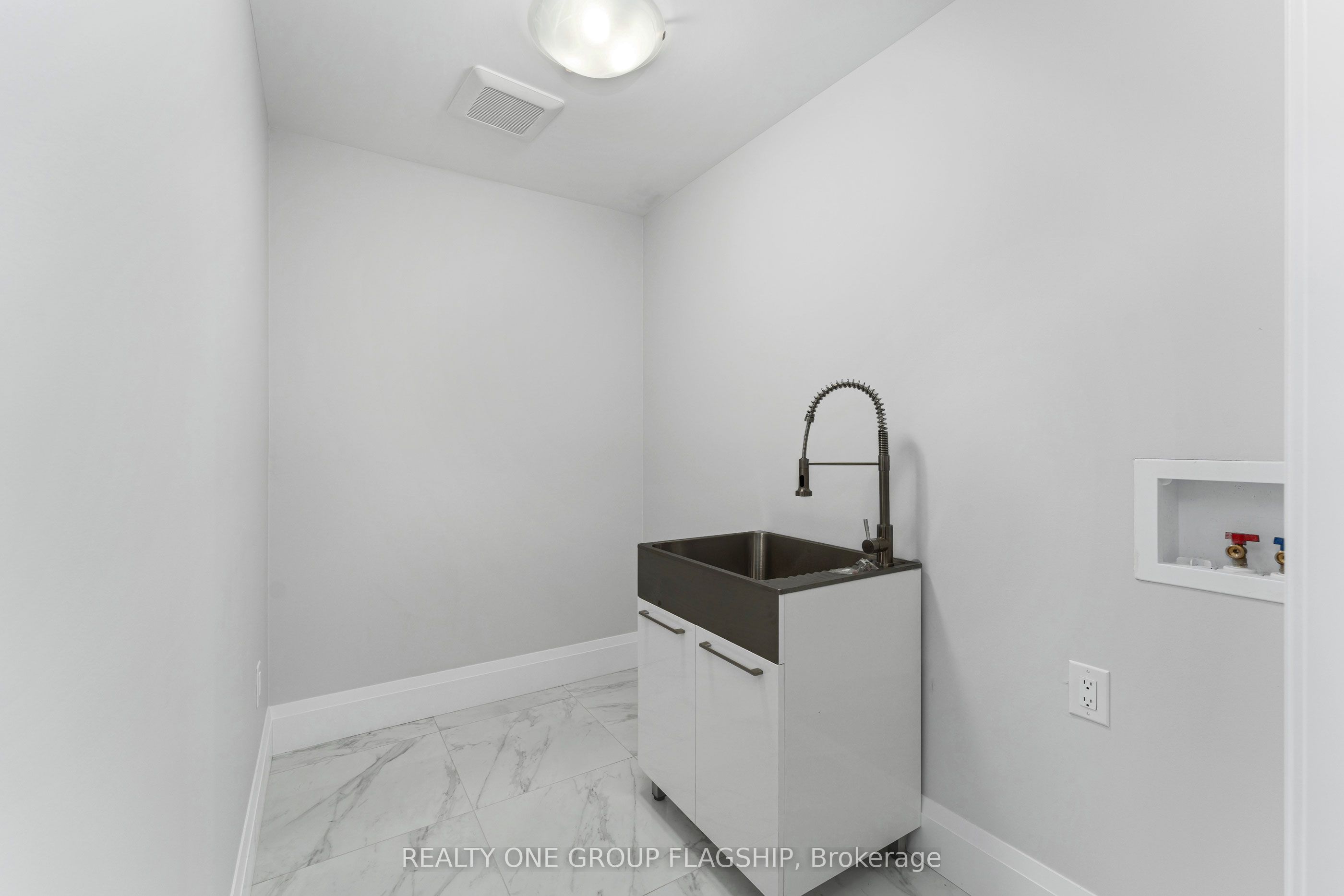 322 Benson Court Property Photo 35