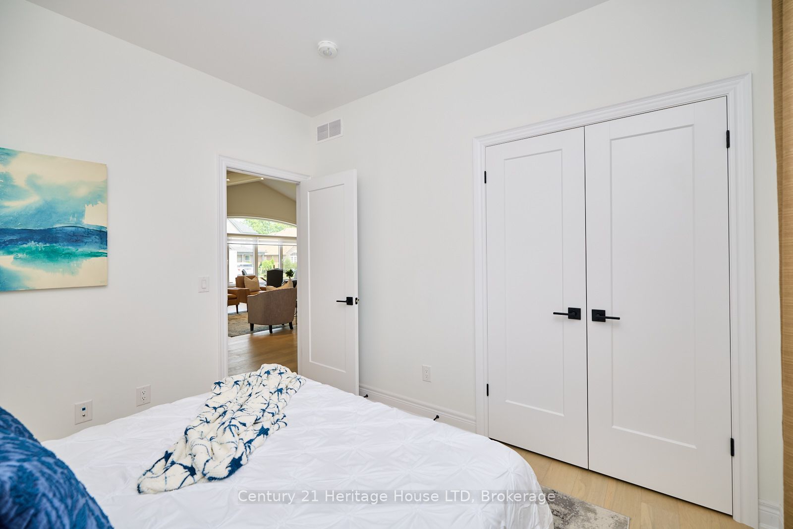 4242 Village Creek Drive Property Photo 19