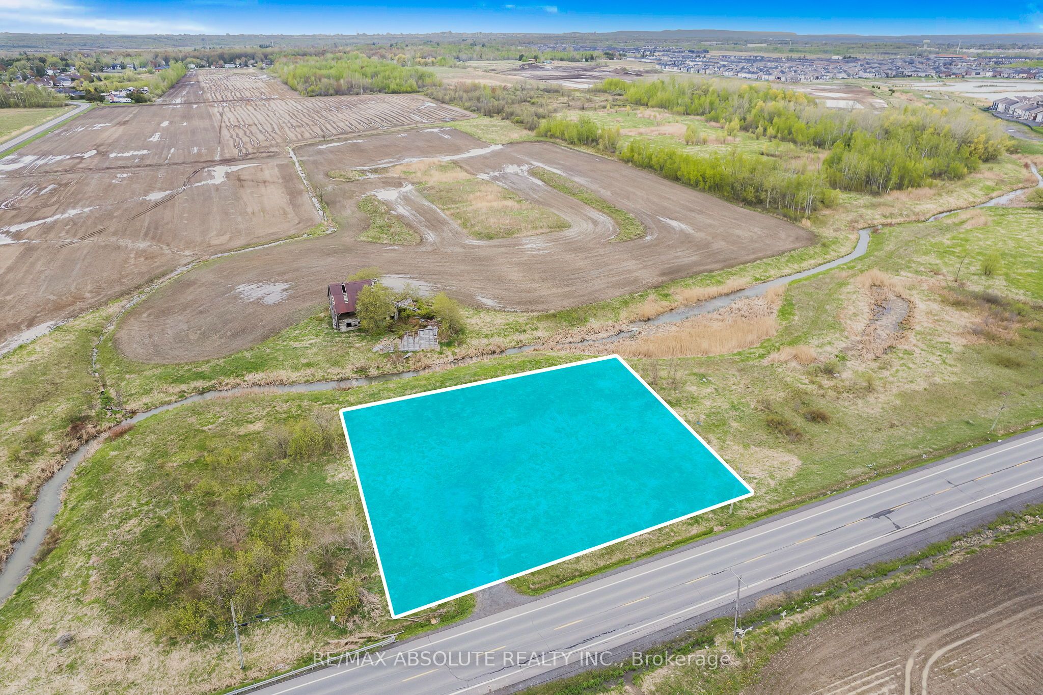 2762 Tenth Line Road Property Photo 1