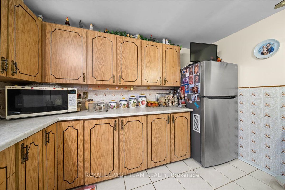 #40 - 1295 Ledbury Avenue Property Photo 16