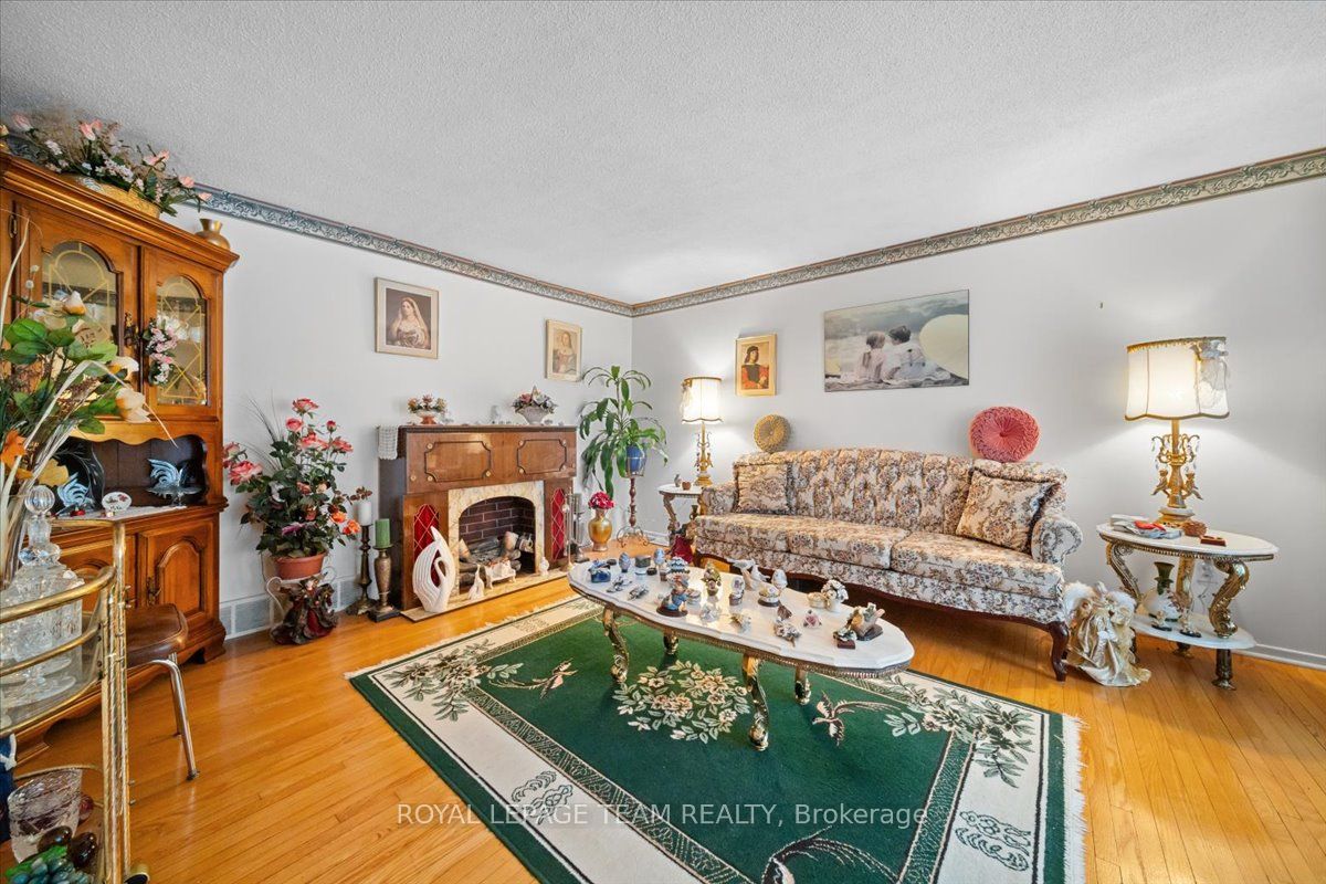 #40 - 1295 Ledbury Avenue Property Photo 22