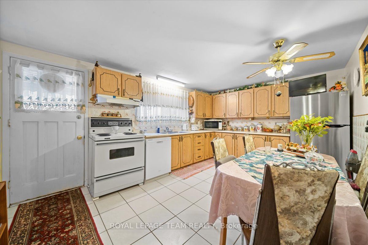 #40 - 1295 Ledbury Avenue Property Photo 42