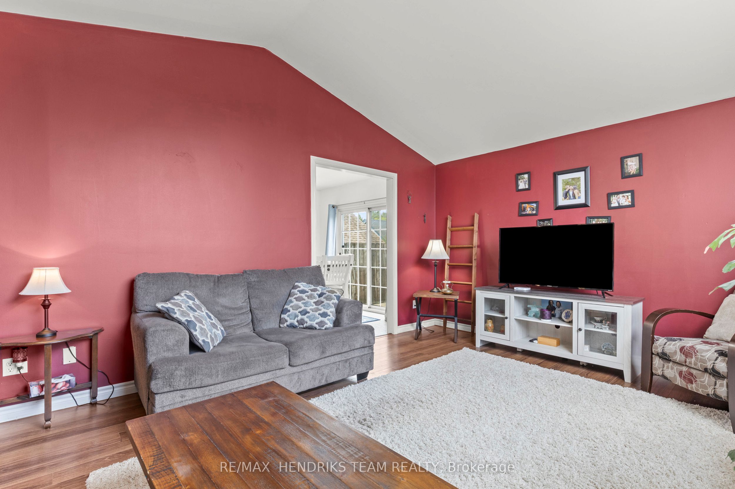 550 Albany Street Property Photo 8