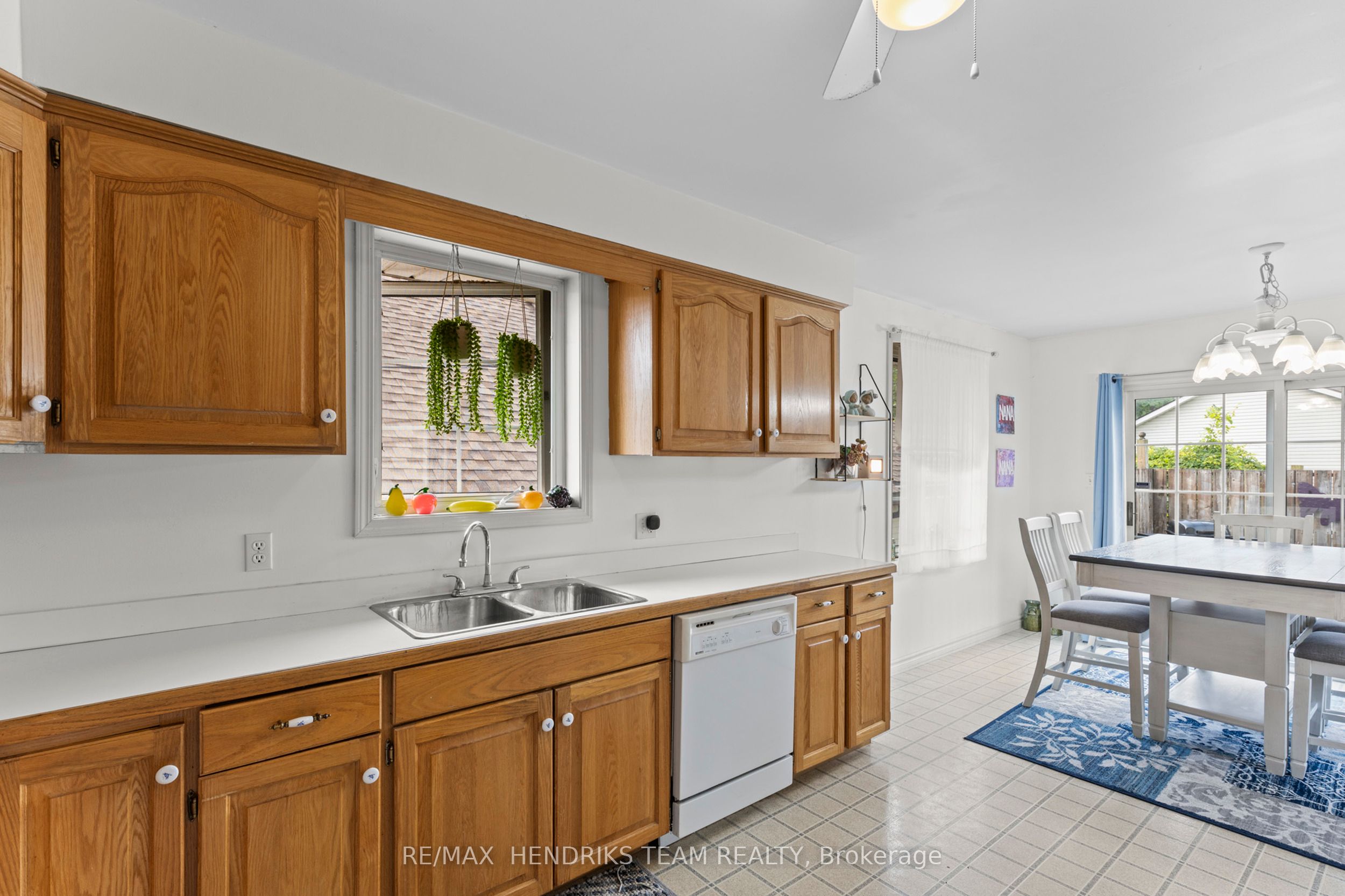 550 Albany Street Property Photo 15