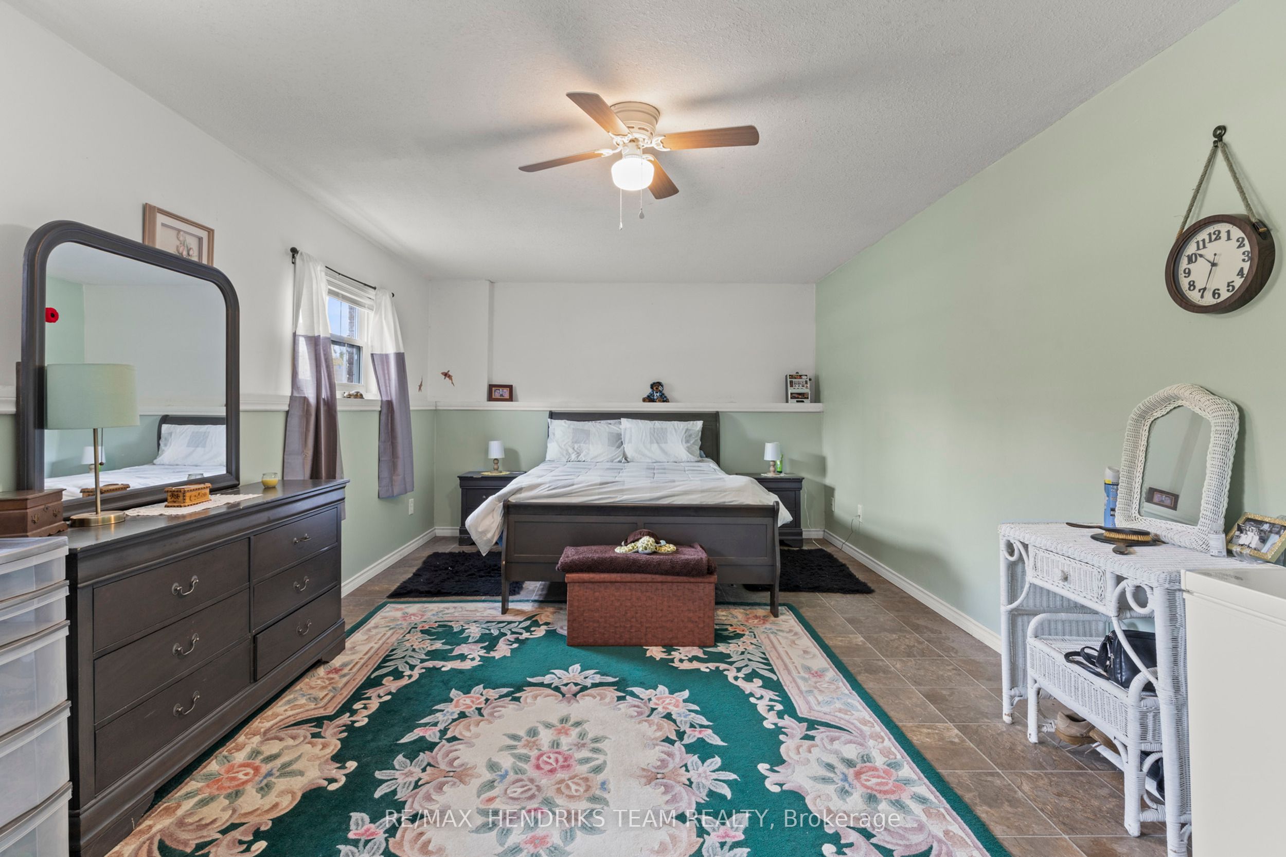 550 Albany Street Property Photo 32