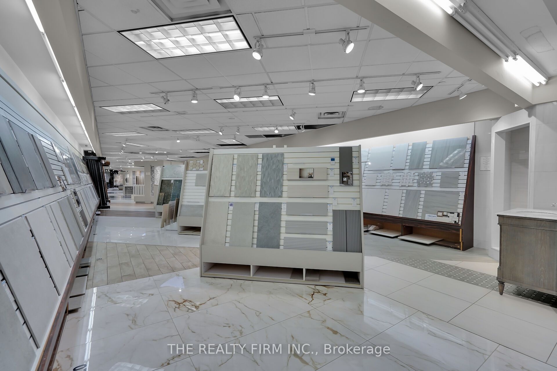 993 Adelaide Street Property Photo 17