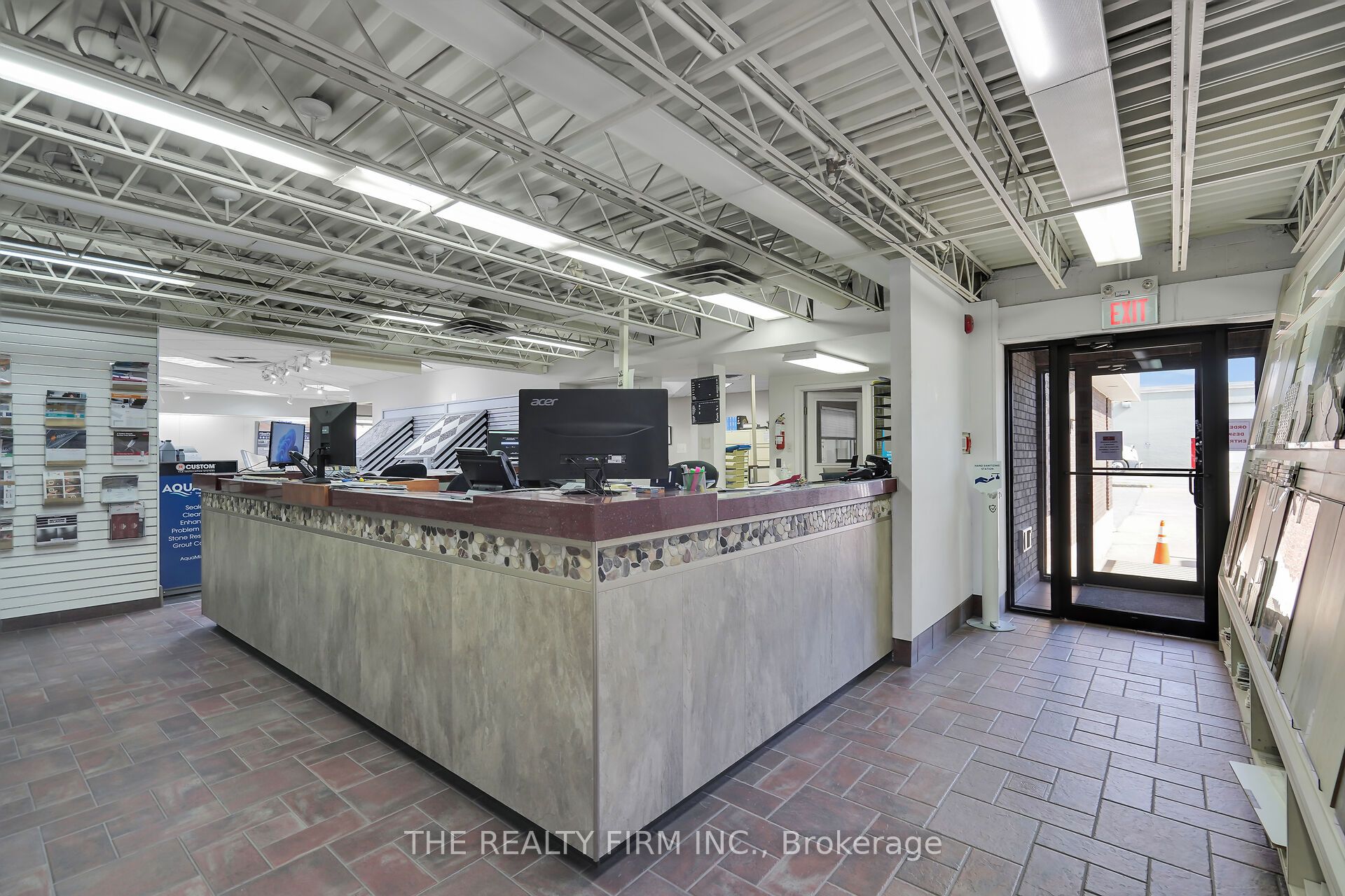 993 Adelaide Street Property Photo 18