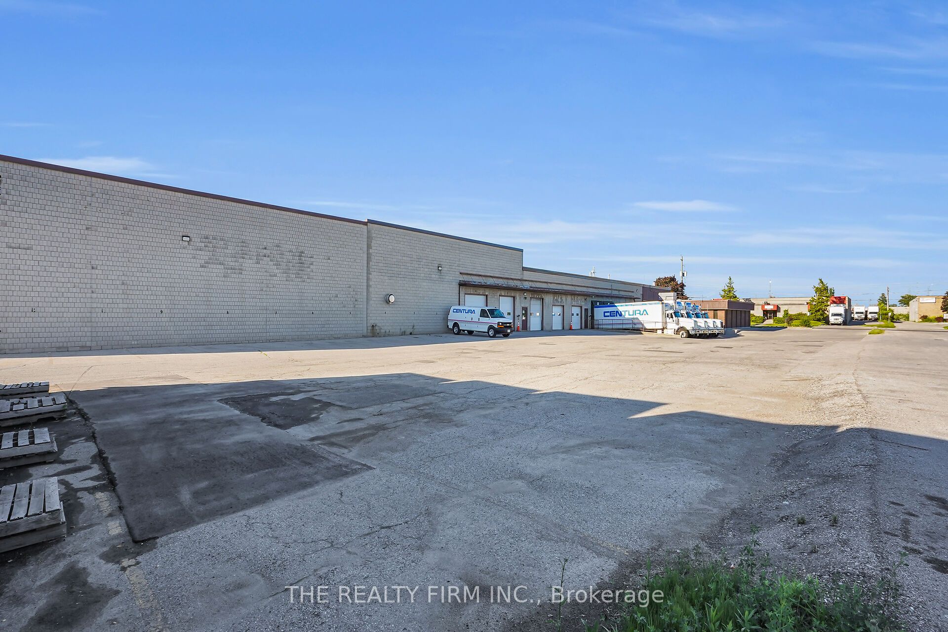 993 Adelaide Street Property Photo 25