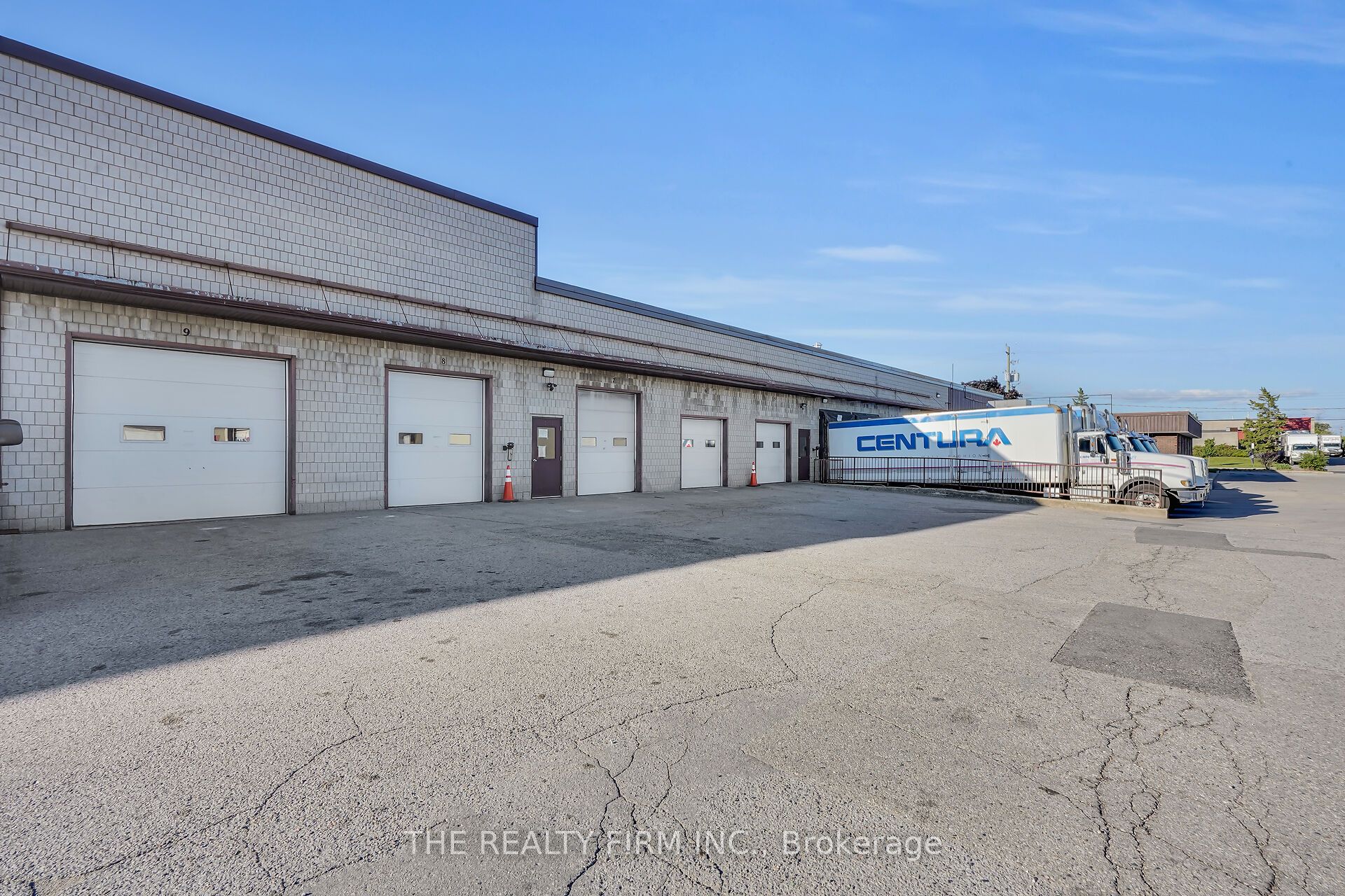 993 Adelaide Street Property Photo 28