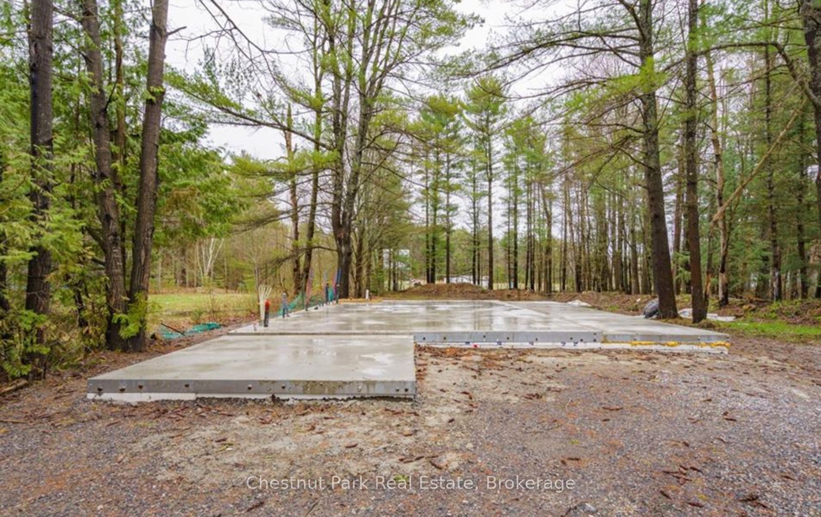1765 Gravenhurst Parkway Property Photo 2