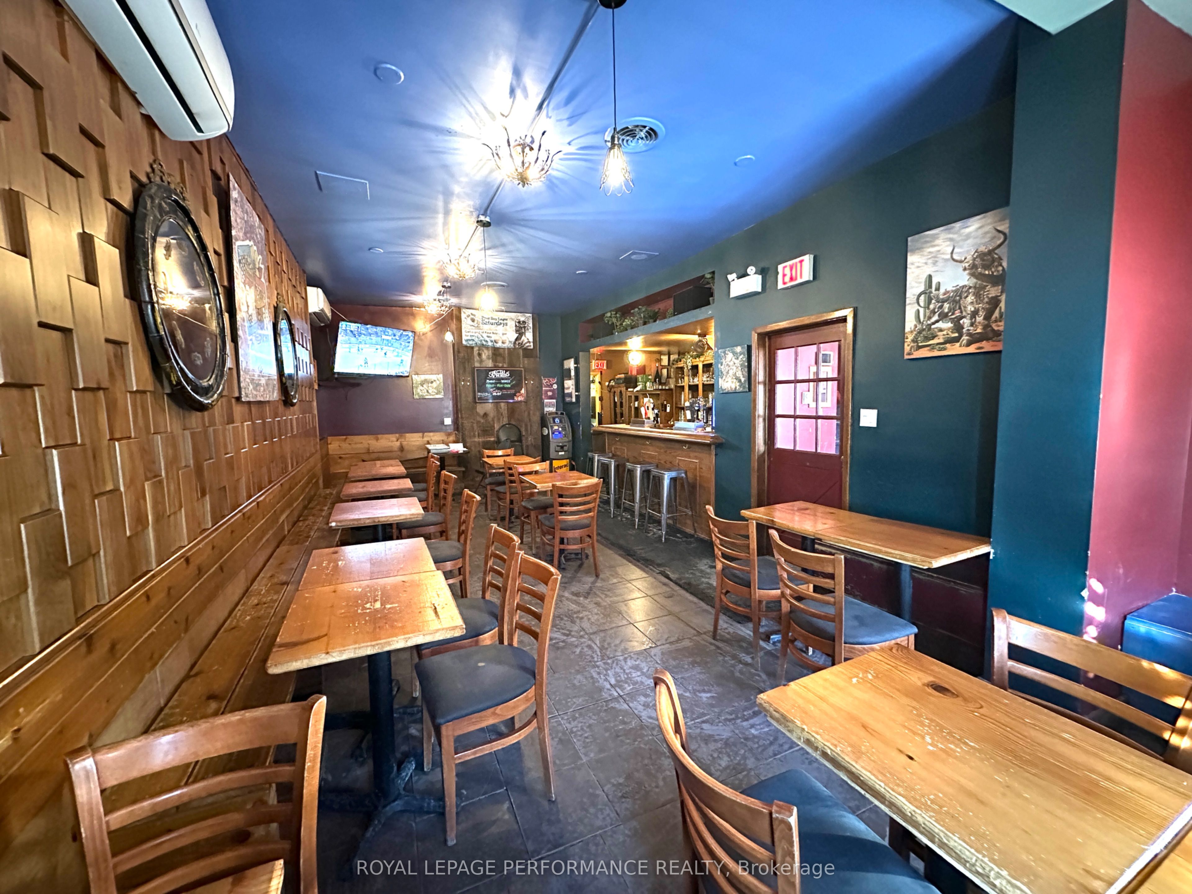495 Somerset Street Property Photo 8