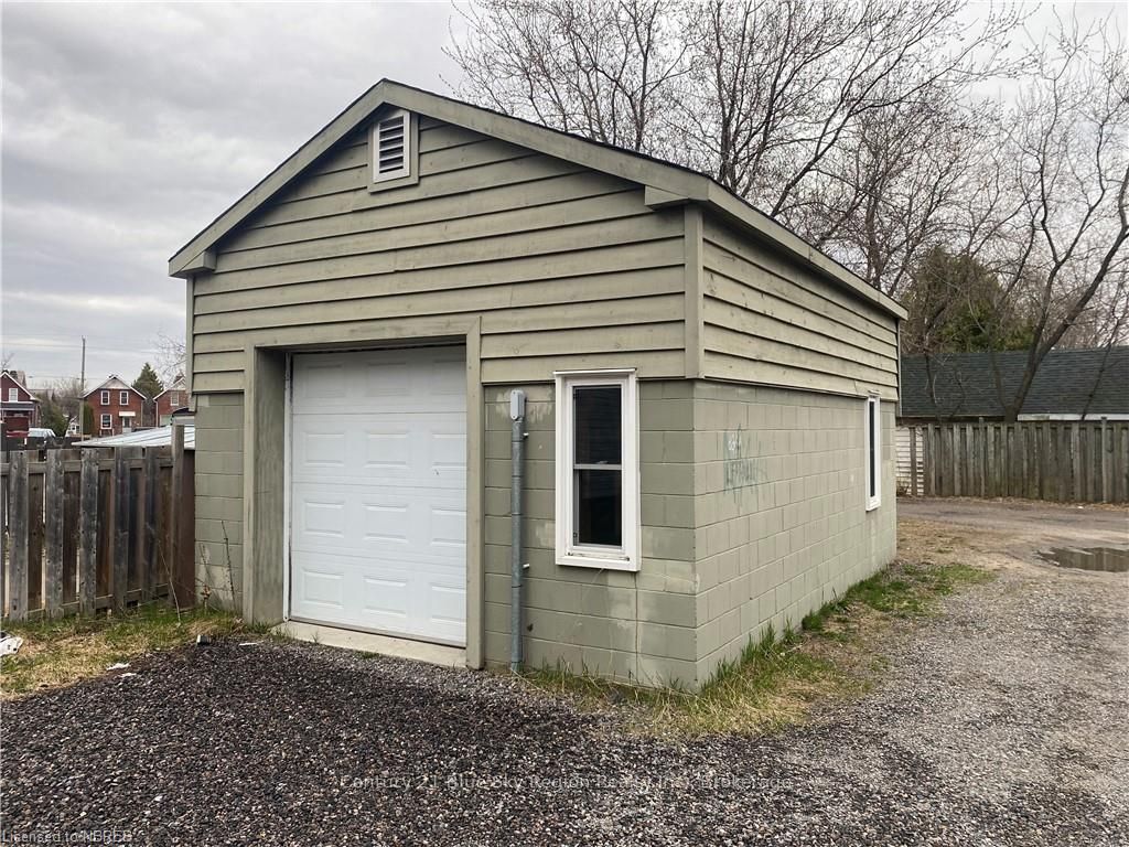 1149 Cassells Street Property Photo 7
