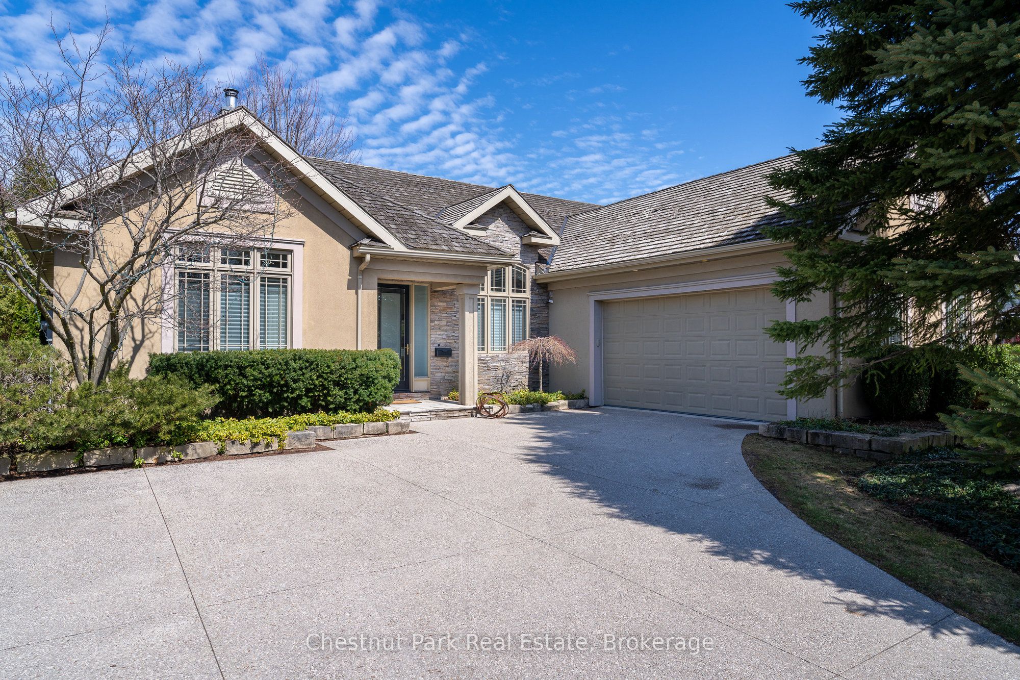 135 Augusta Crescent Property Photo 1