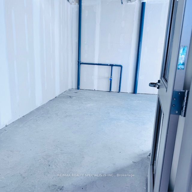 #unit 13 - 561 York Road Property Photo 4