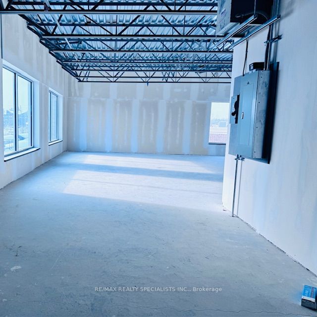 #unit 13 - 561 York Road Property Photo 8