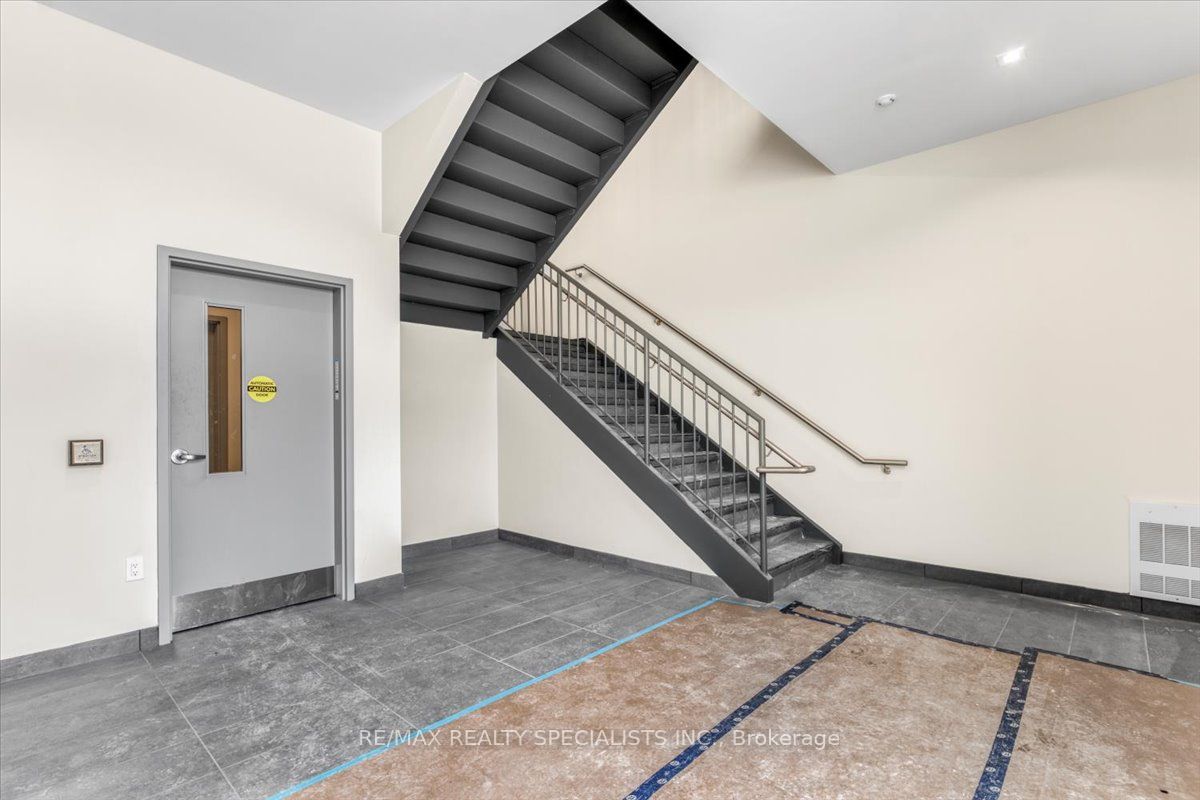#unit 13 - 561 York Road Property Photo 15