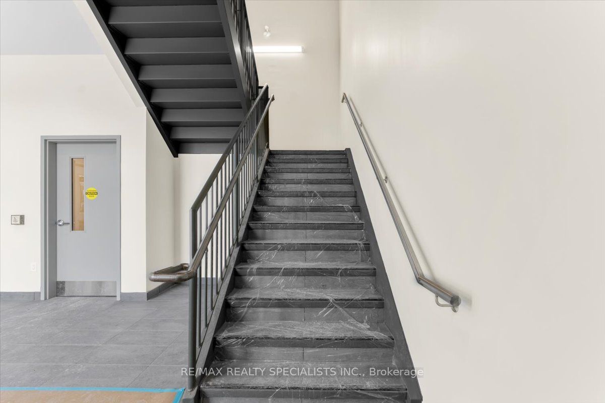 #unit 13 - 561 York Road Property Photo 16