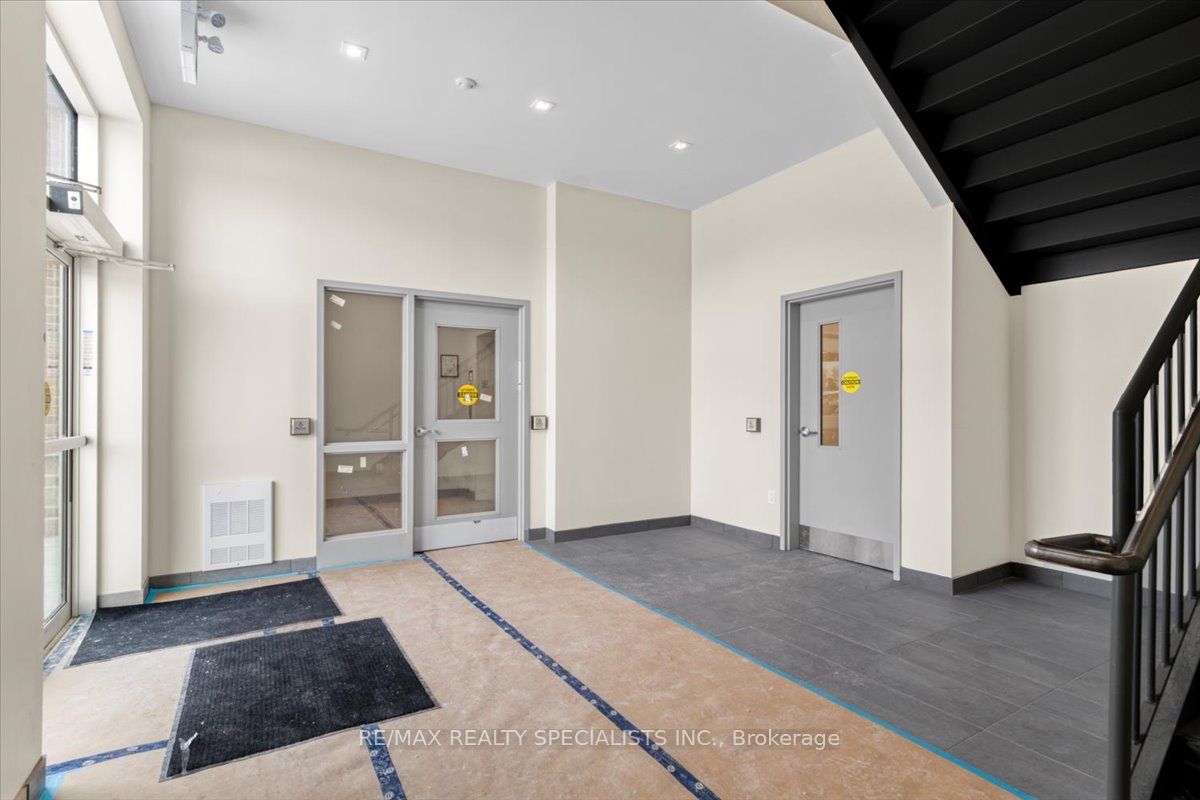 #unit 13 - 561 York Road Property Photo 17