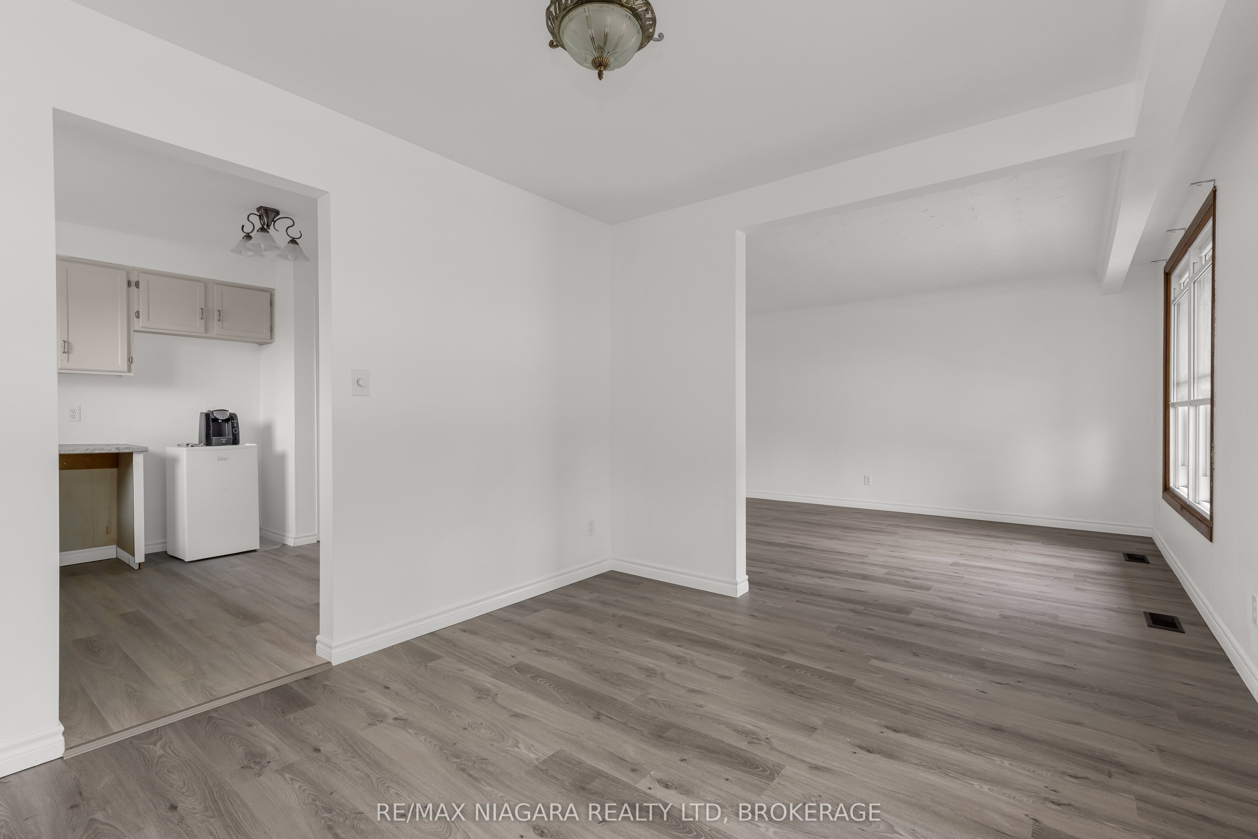 19 Colonial Street Property Photo 7