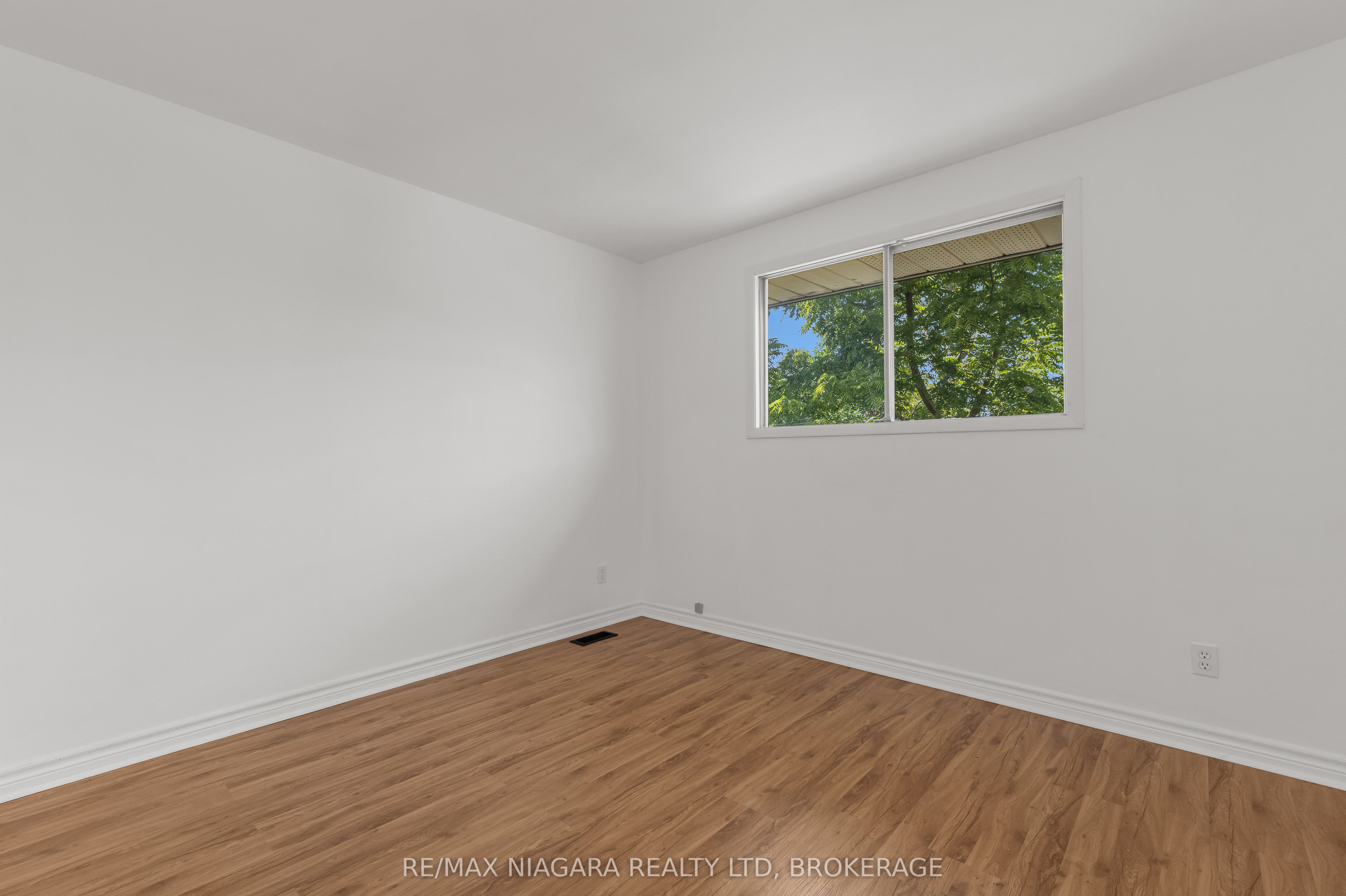 19 Colonial Street Property Photo 13