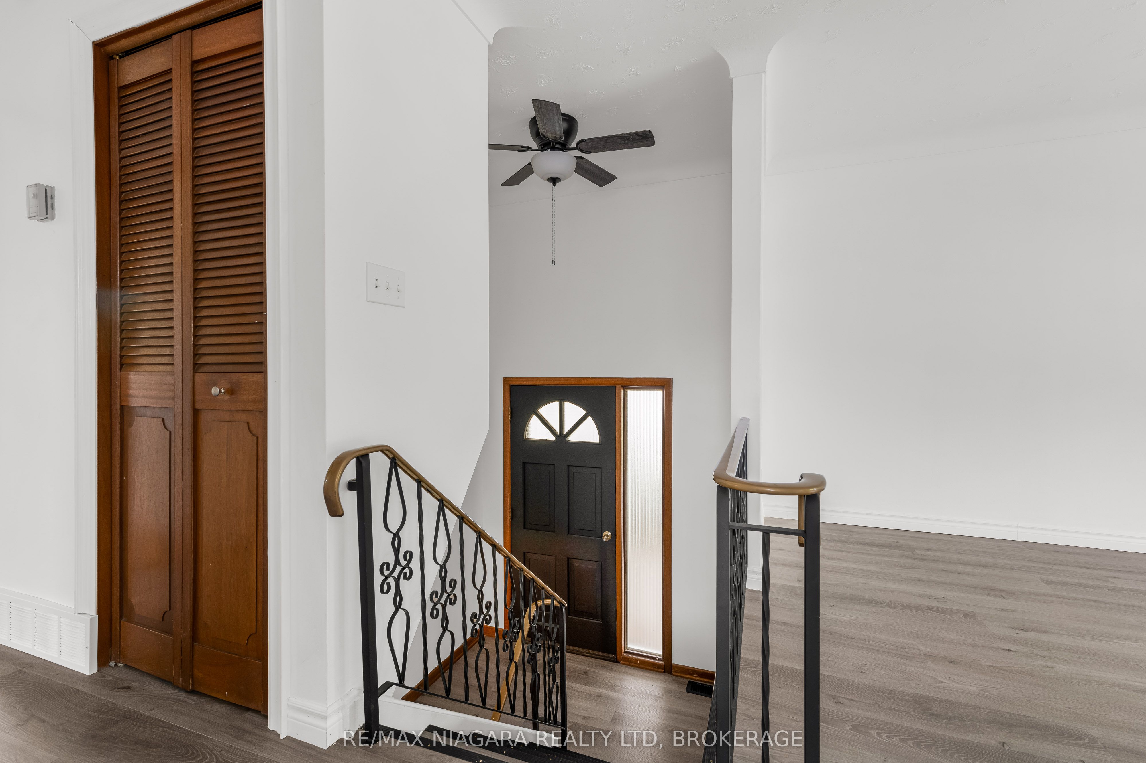 19 Colonial Street Property Photo 16
