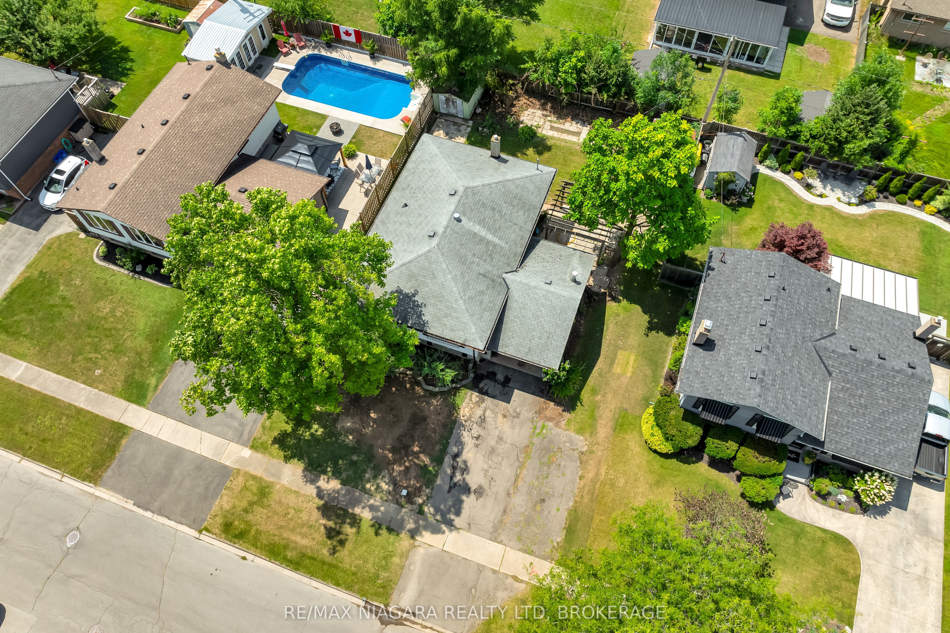 19 Colonial Street Property Photo 36