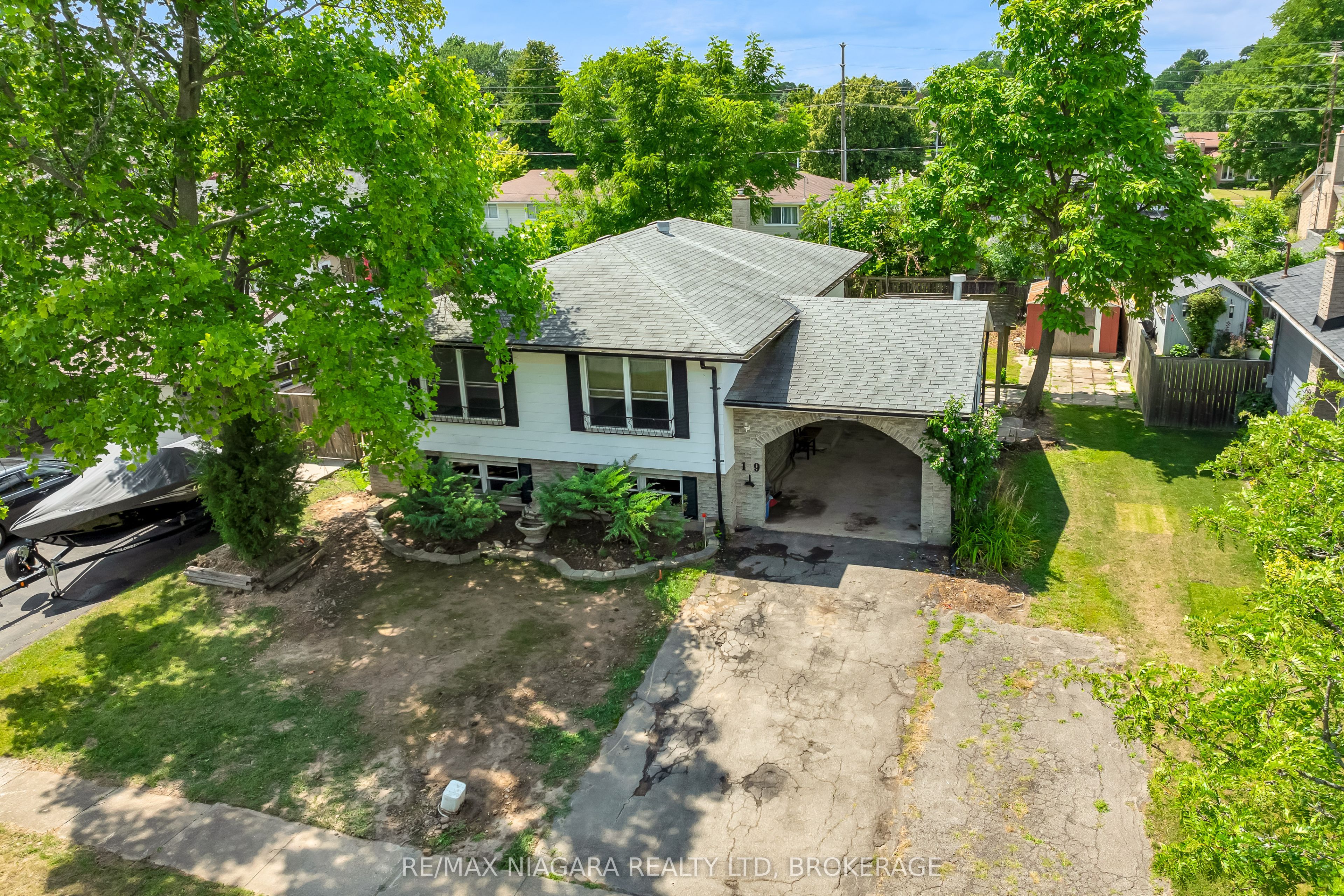 19 Colonial Street Property Photo 39