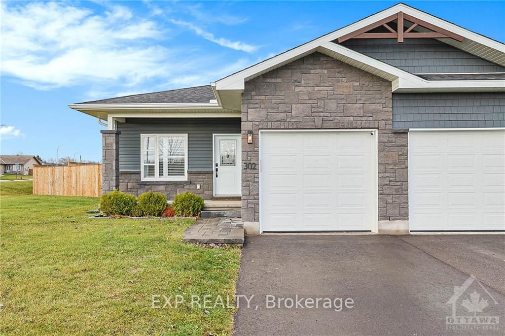 302 Forestview Crescent Property Photo