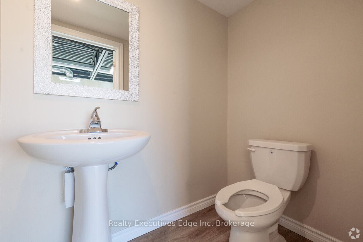 #21 - 587 Hanlon Creek Boulevard Property Photo 14